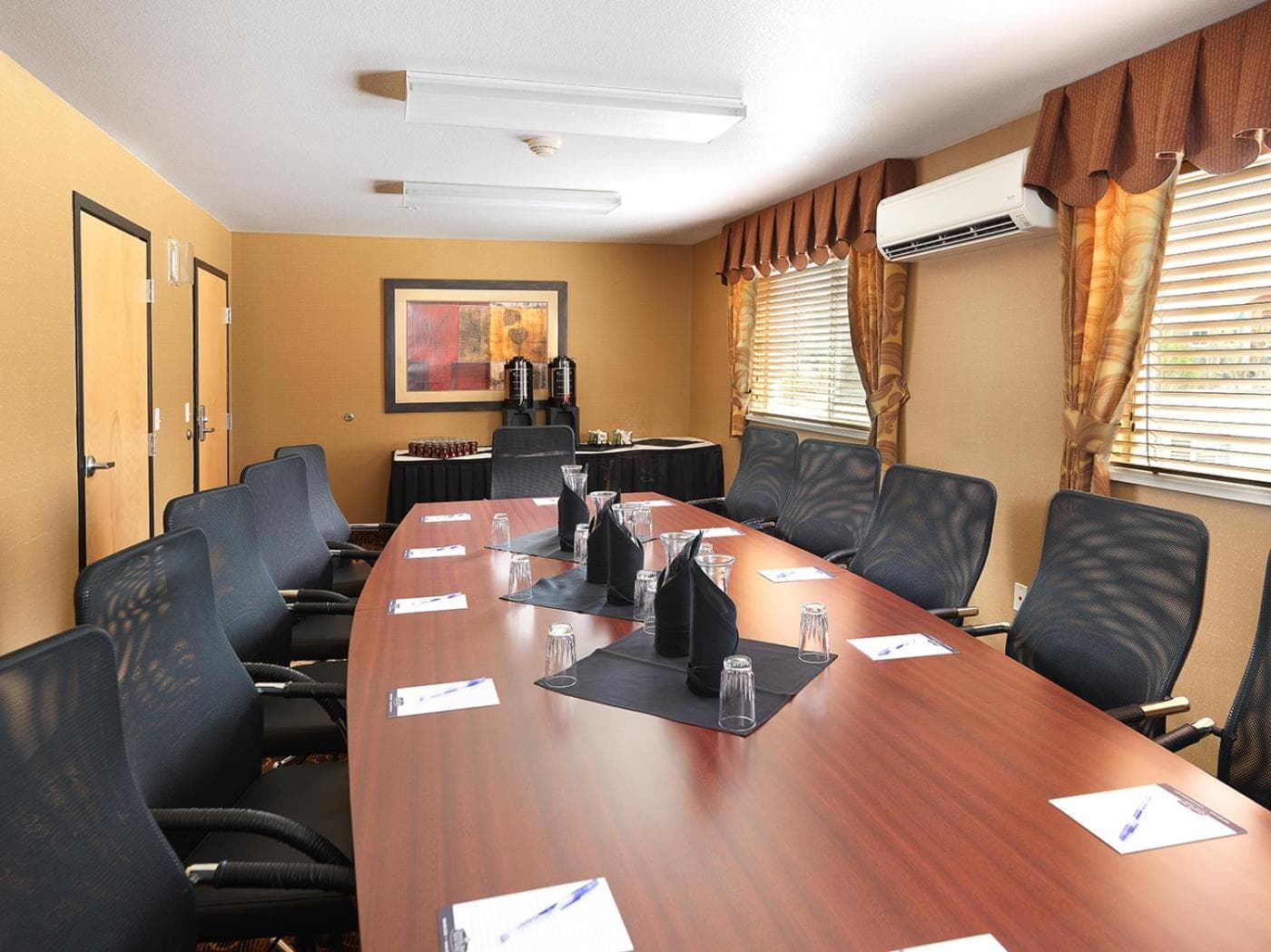 Crystal Inn Hotel & Suites - West Valley City
