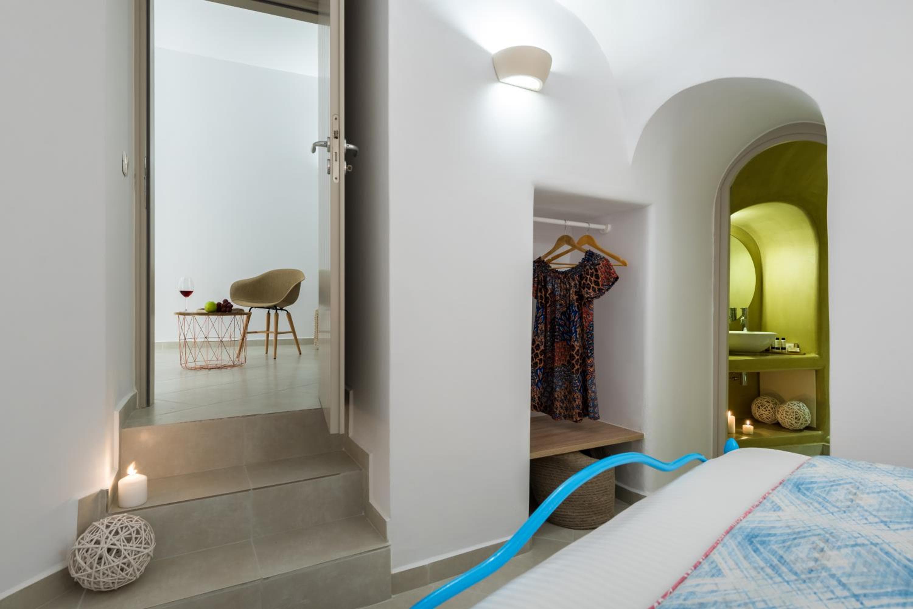 Kima Oia Suites