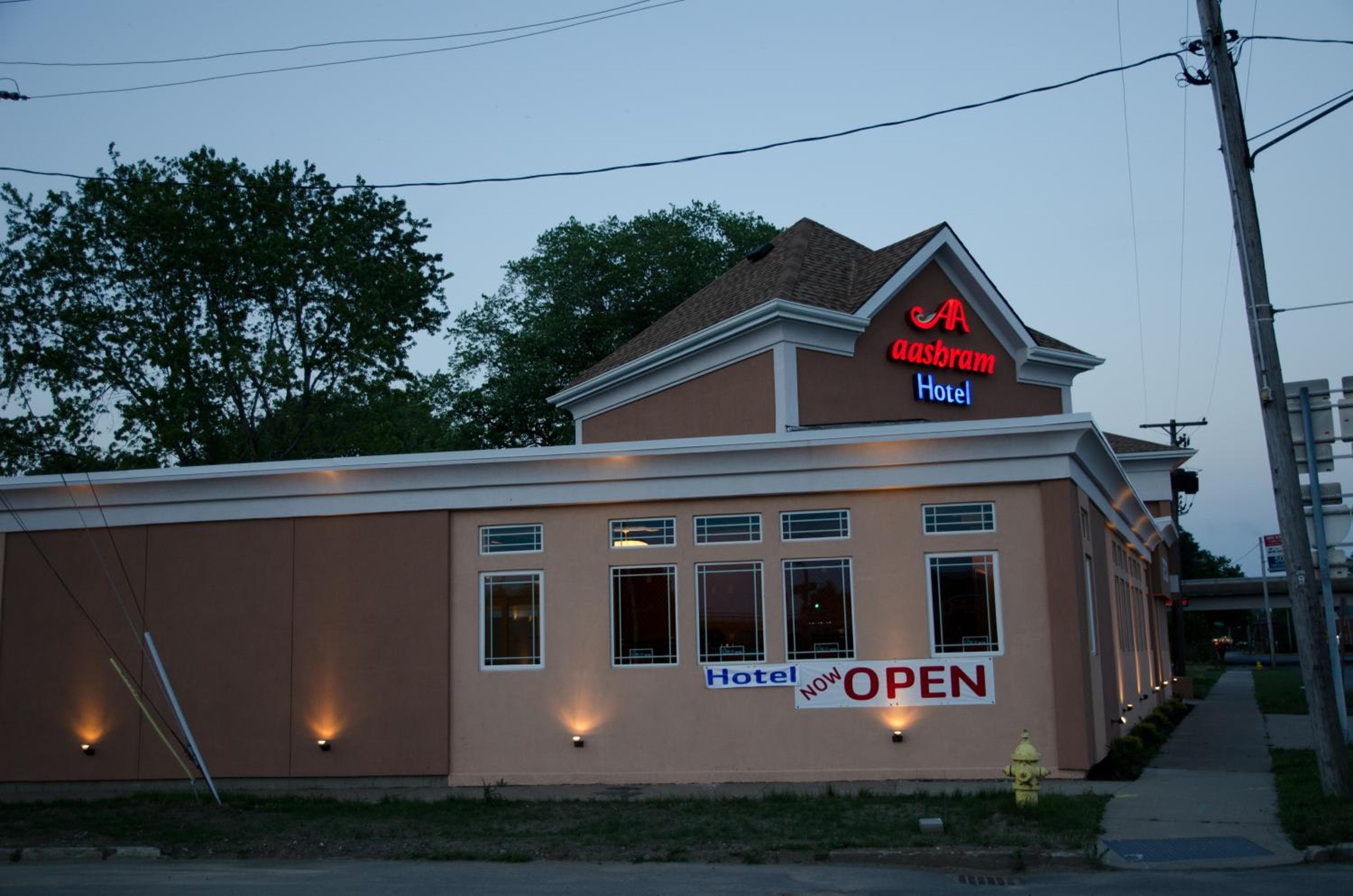 Aashram Hotel by Niagara River