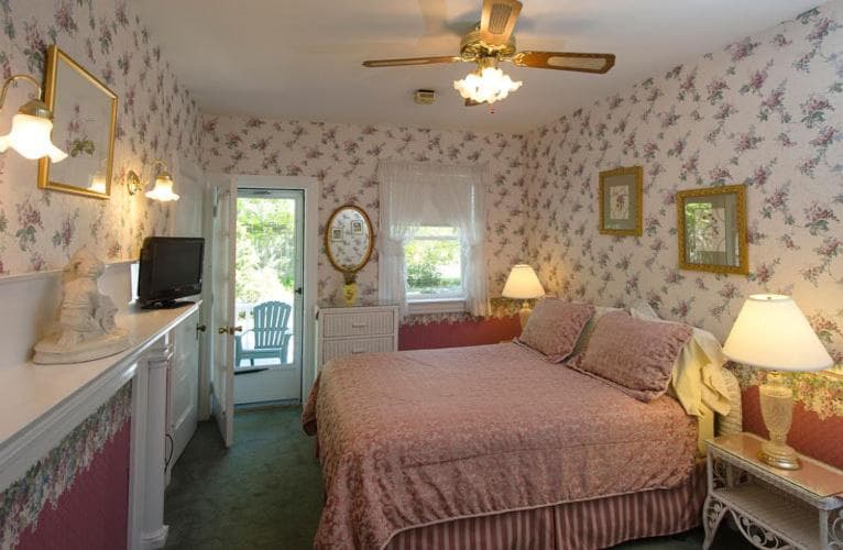 Anne's White Columns Inn