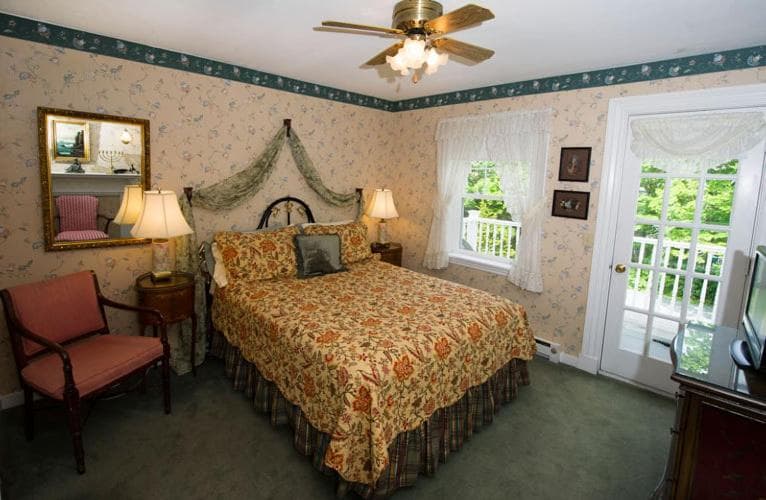 Anne's White Columns Inn