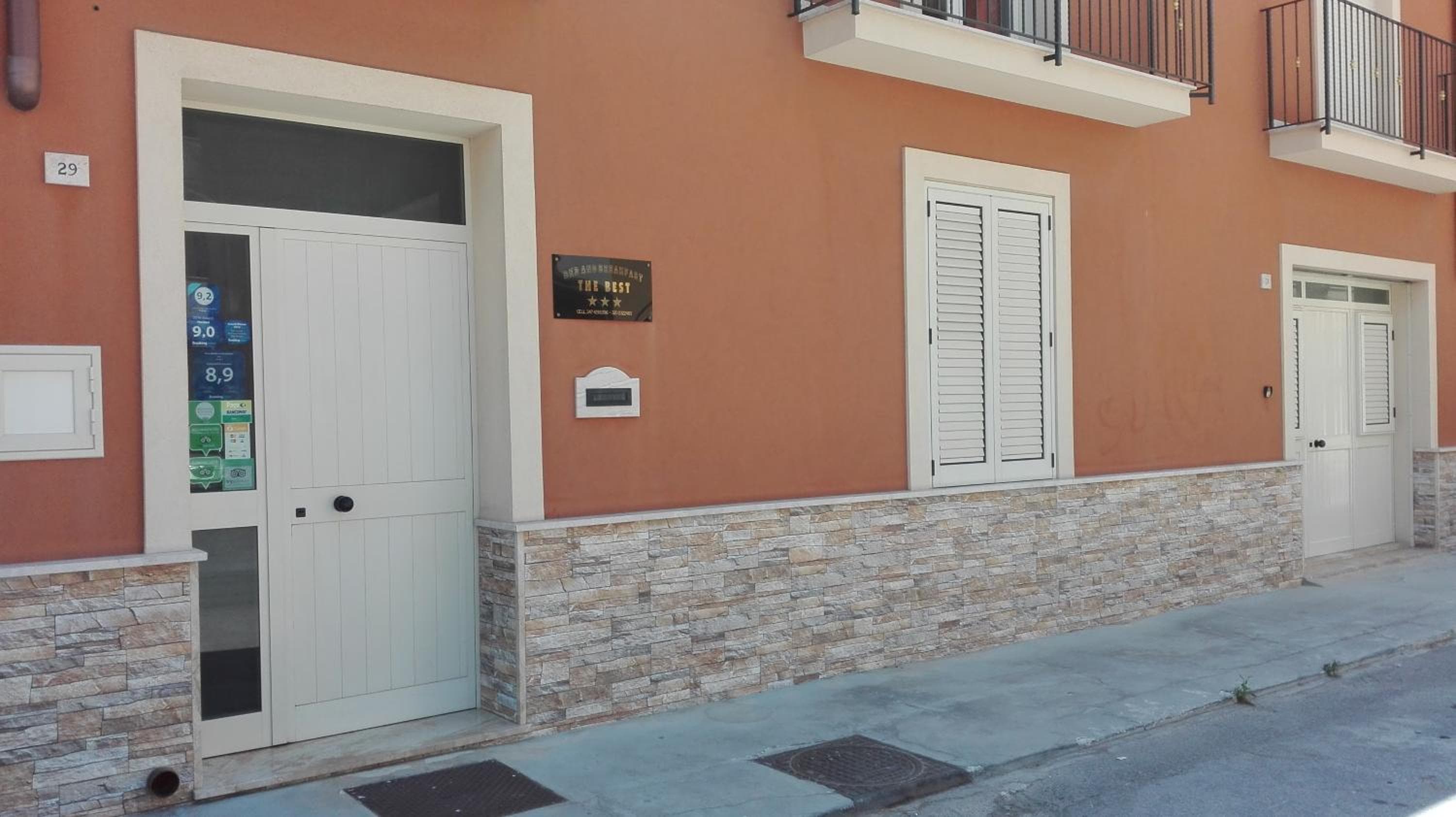 THE BEST ROOMS & APARTMENTS - Parcheggia gratis sotto casa ed entra -