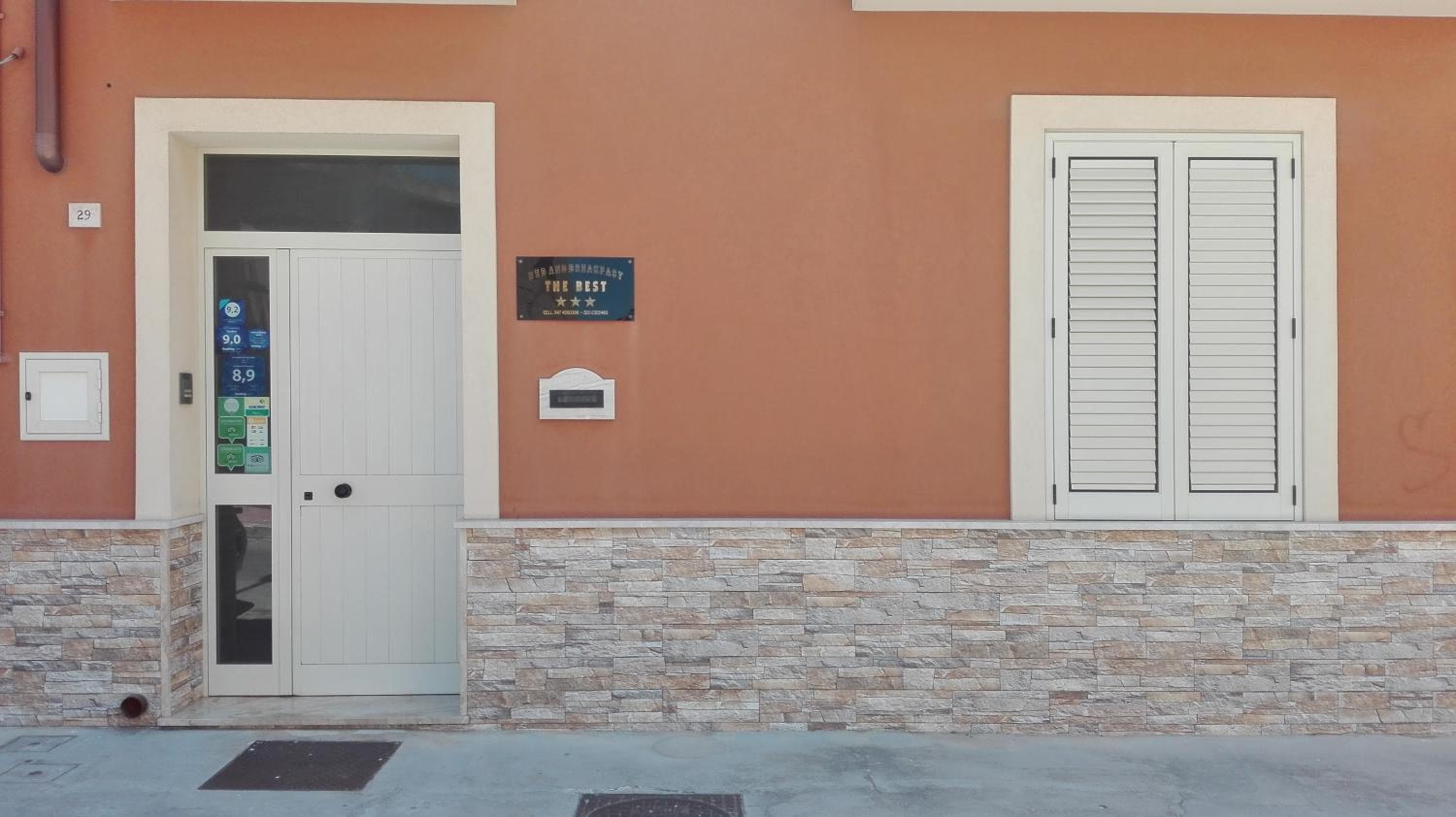 THE BEST ROOMS & APARTMENTS - Parcheggia gratis sotto casa ed entra -