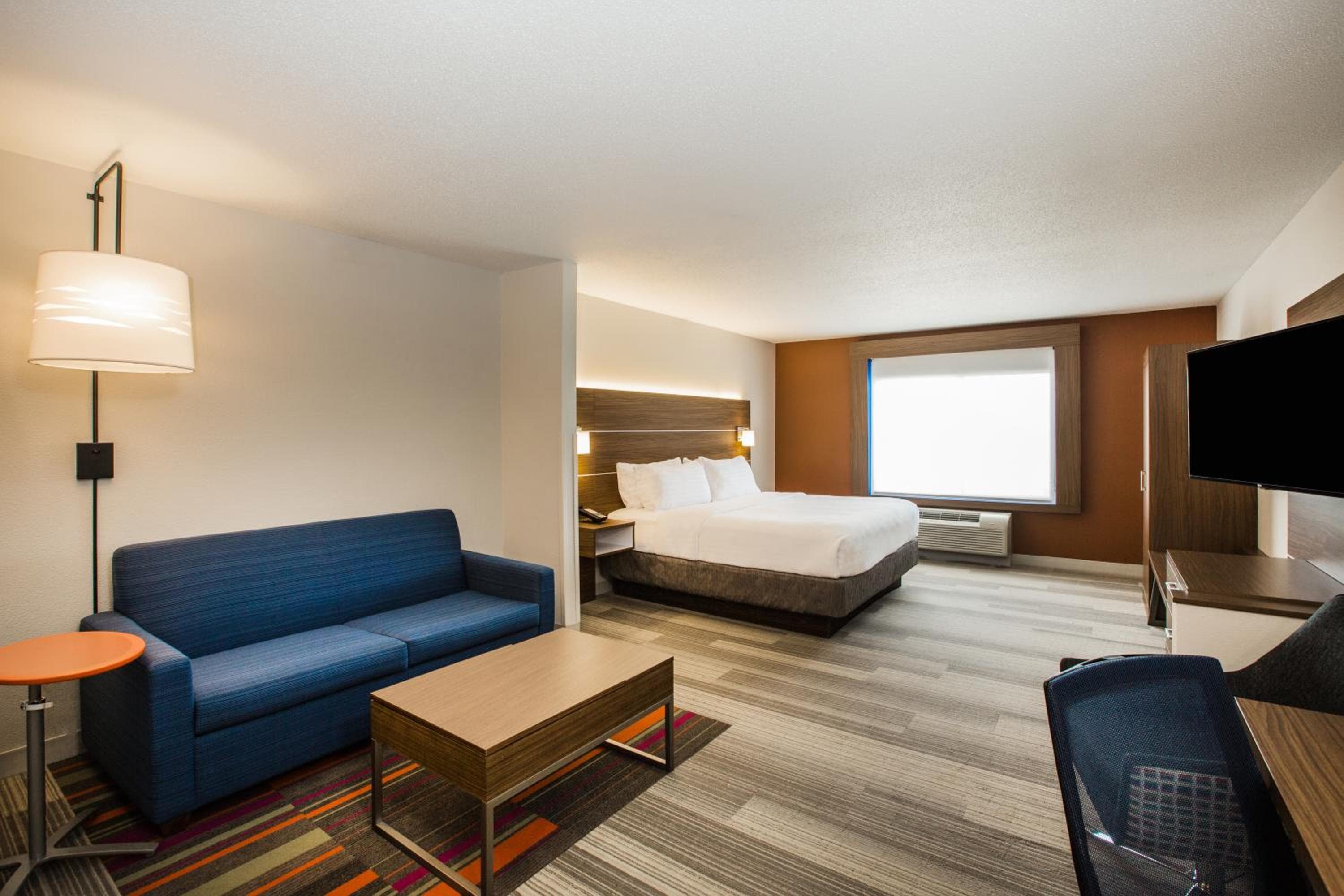 Holiday Inn Express & Suites Bellevue -Omaha Area- by IHG