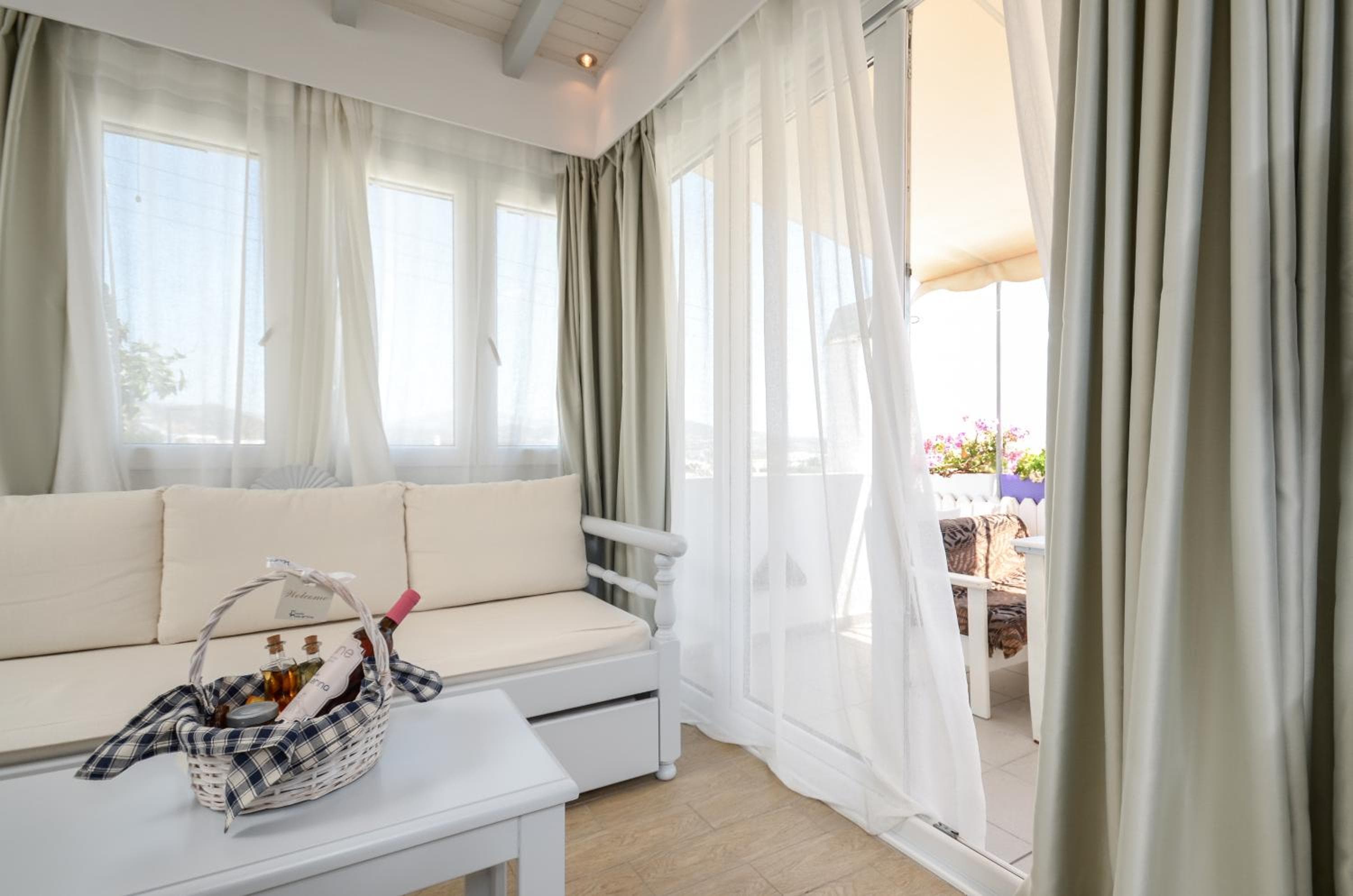Santa Katerina Apartments & Studios