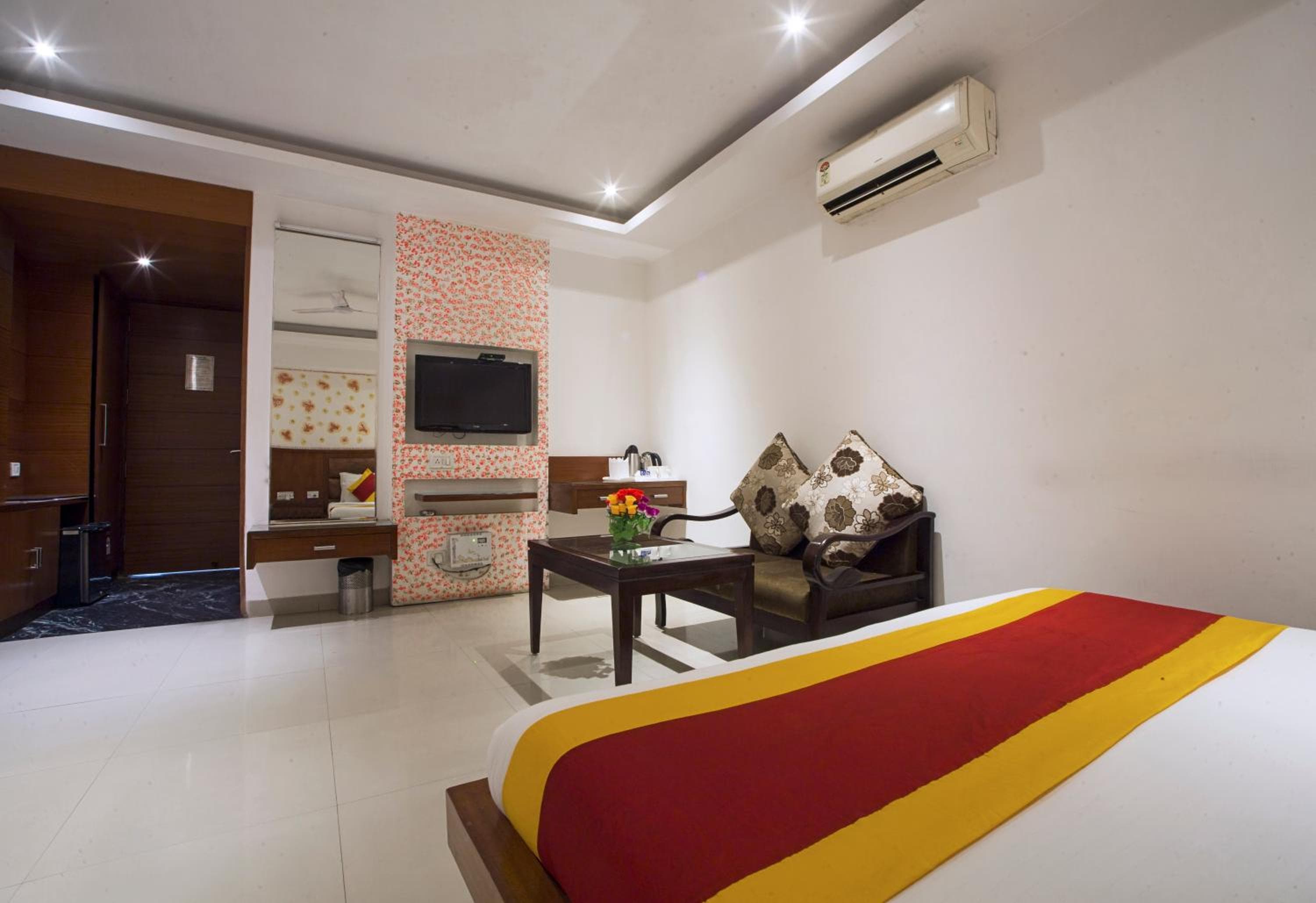 Hotel Krishna Deluxe-By RCG Hotels Near New Delhi Train Station