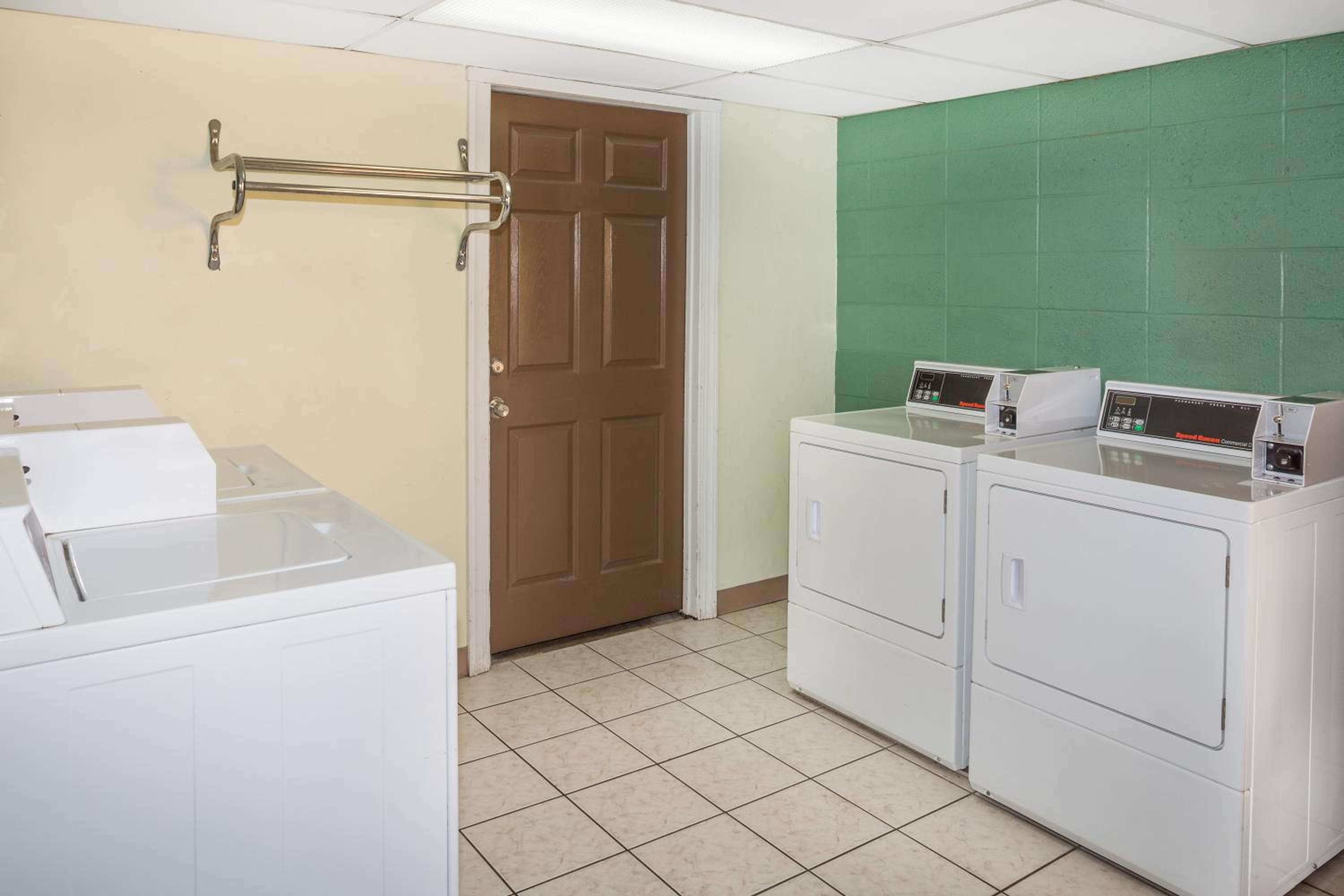 Travelodge by Wyndham Fort Myers Cape Coral