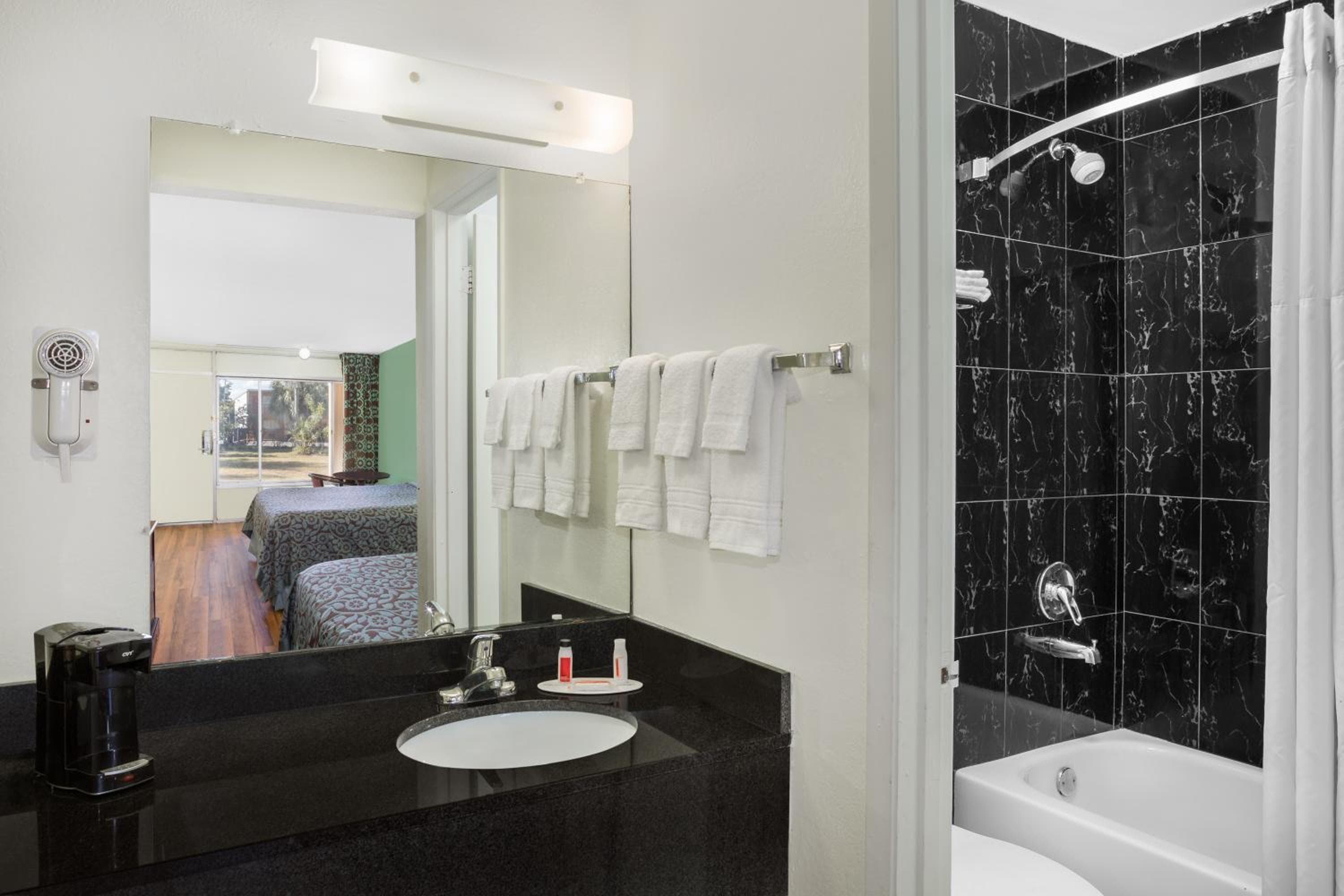 Travelodge by Wyndham Fort Myers Cape Coral