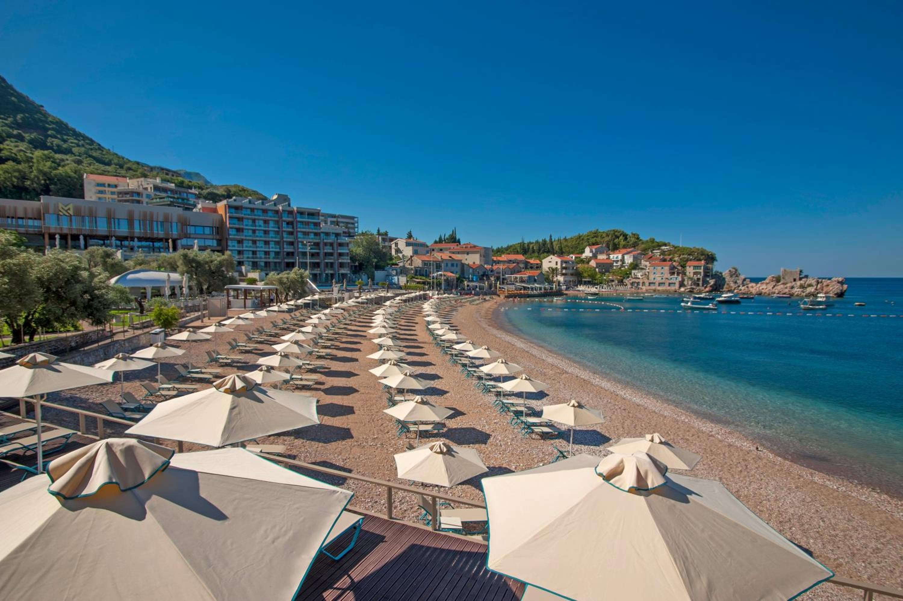 Maestral Resort & Casino