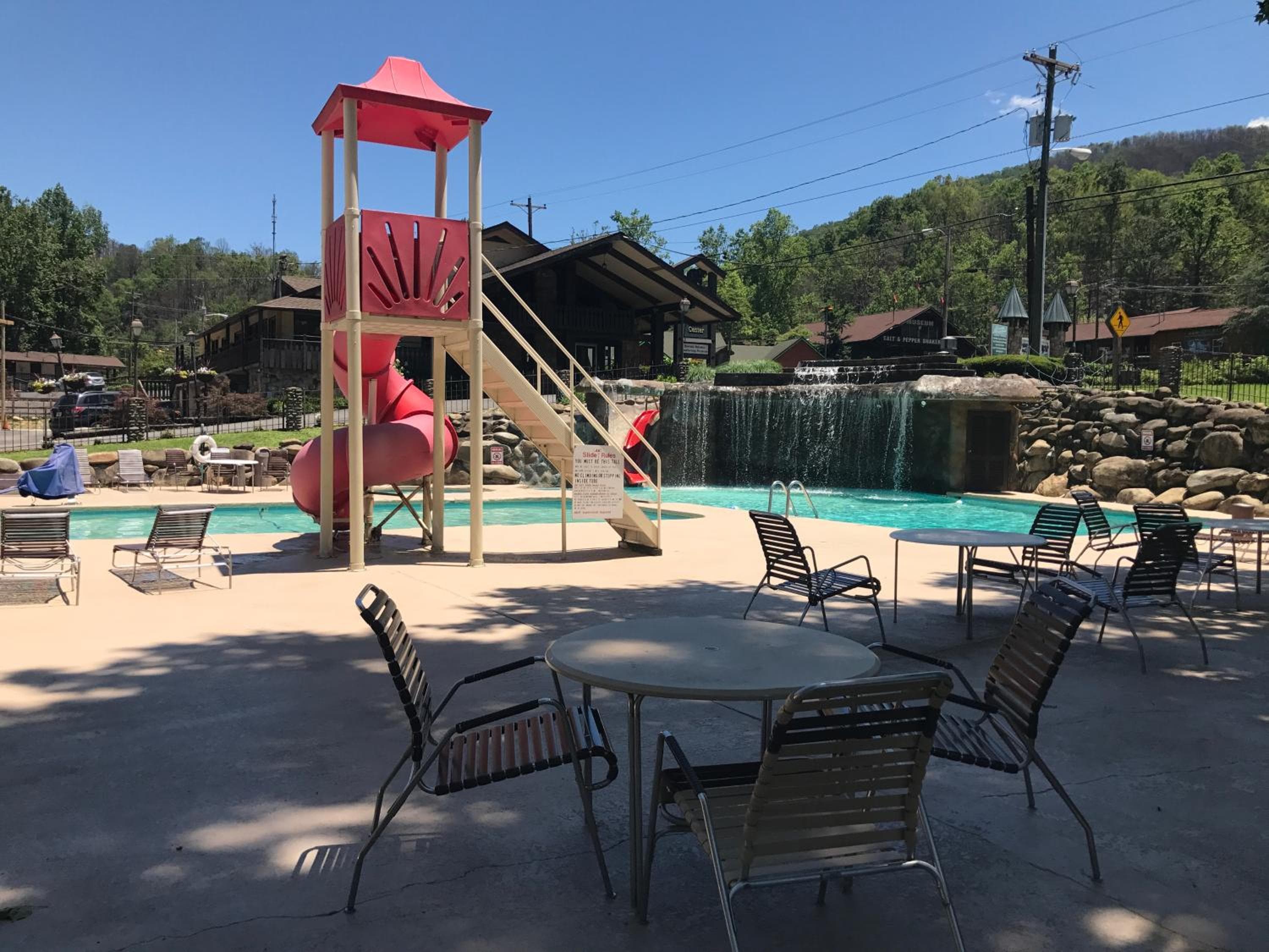 Brookside Lodge - Gatlinburg - On the River
