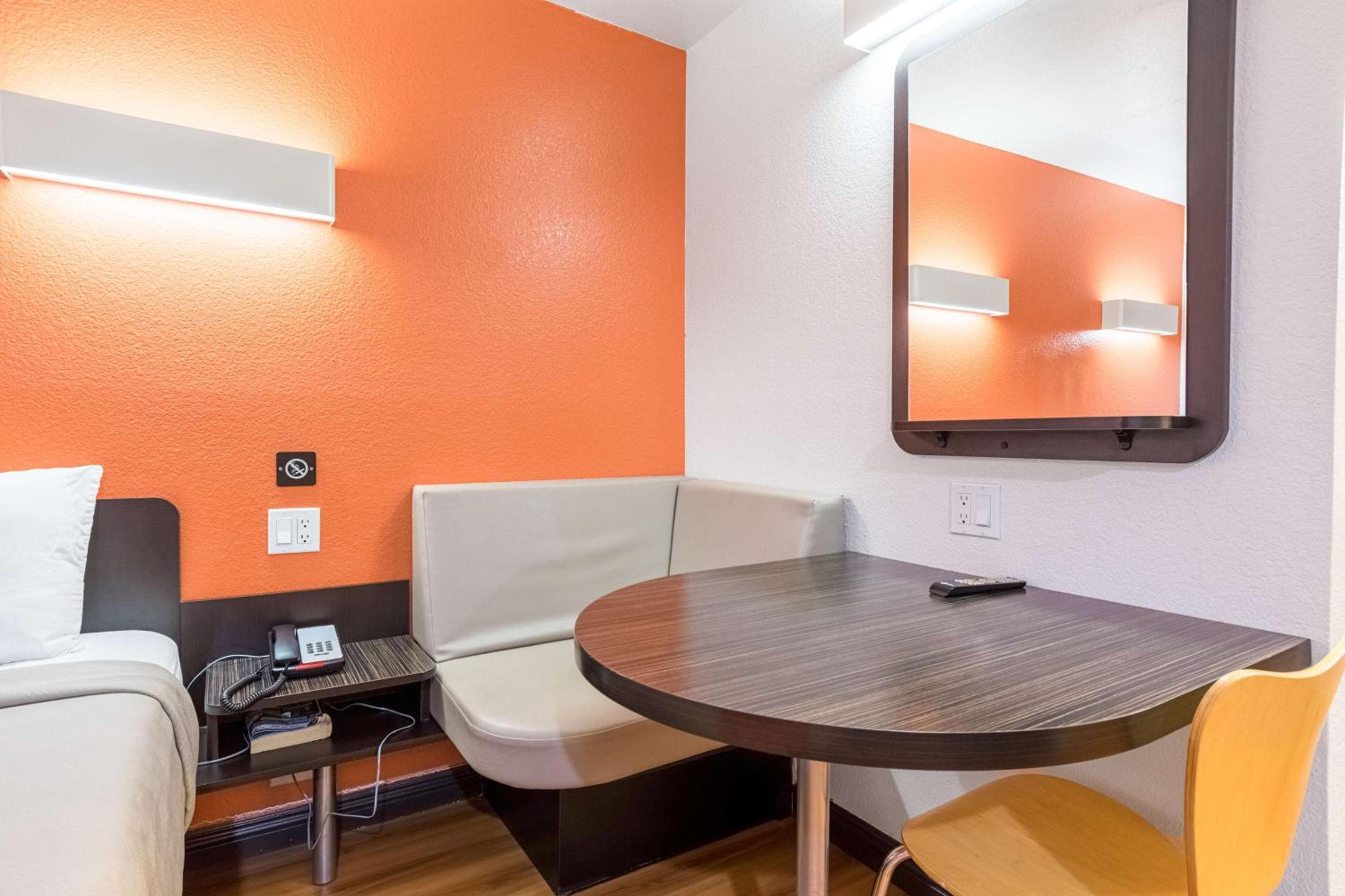 Motel 6 Riverside, CA - UCR East