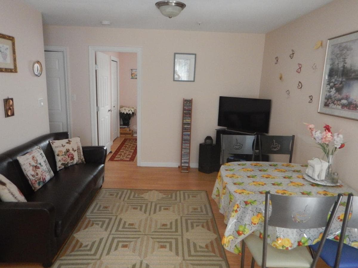 Clean Quiet Comfortable suite; Coquitlam Center