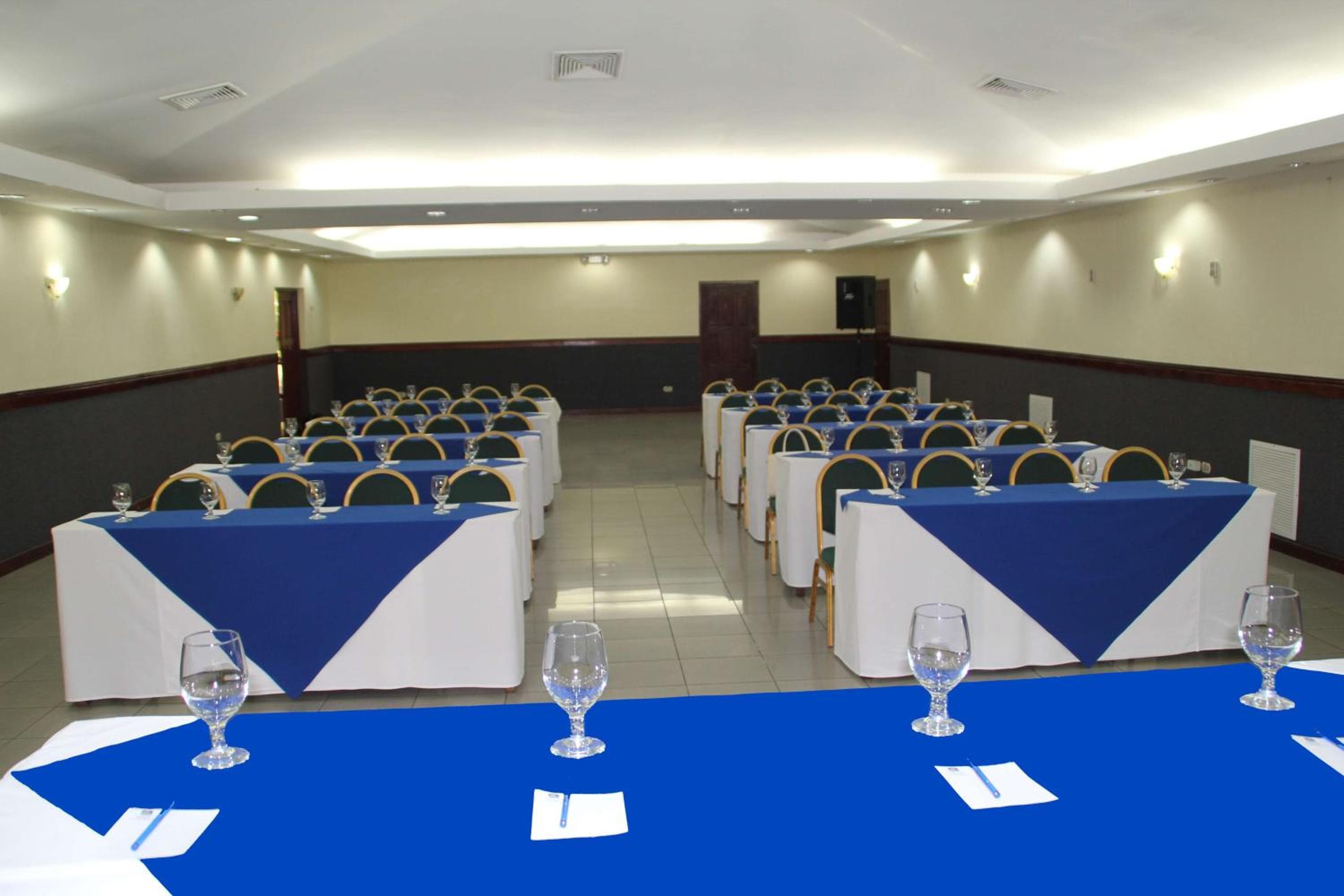 Best Western Las Mercedes Airport