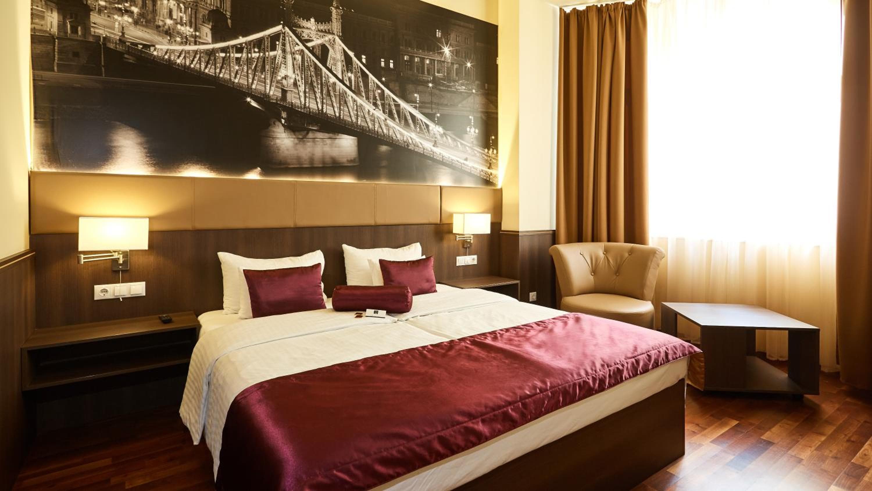12 Revay Hotel