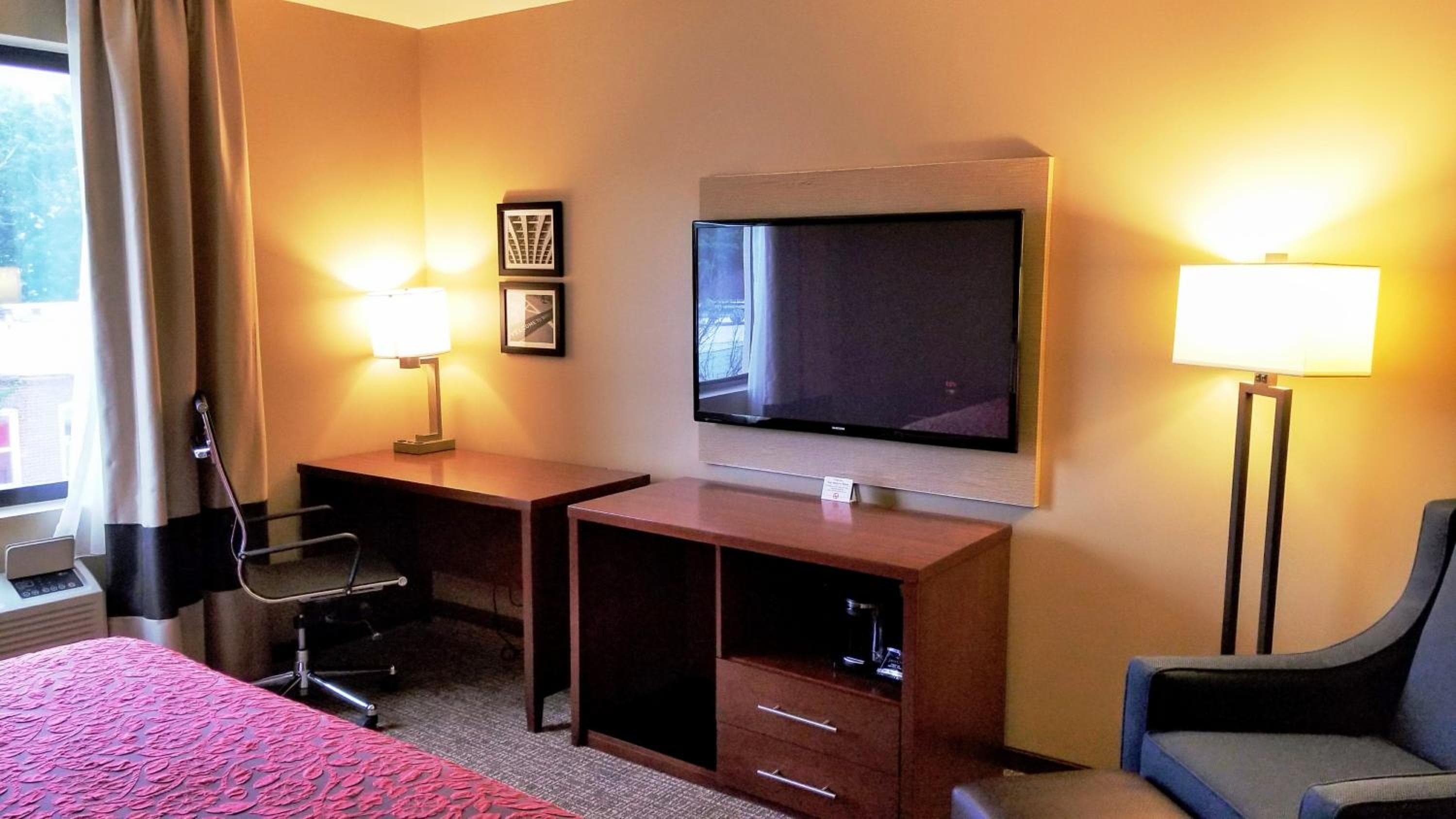 Days Inn by Wyndham Brooklyn Marine Park