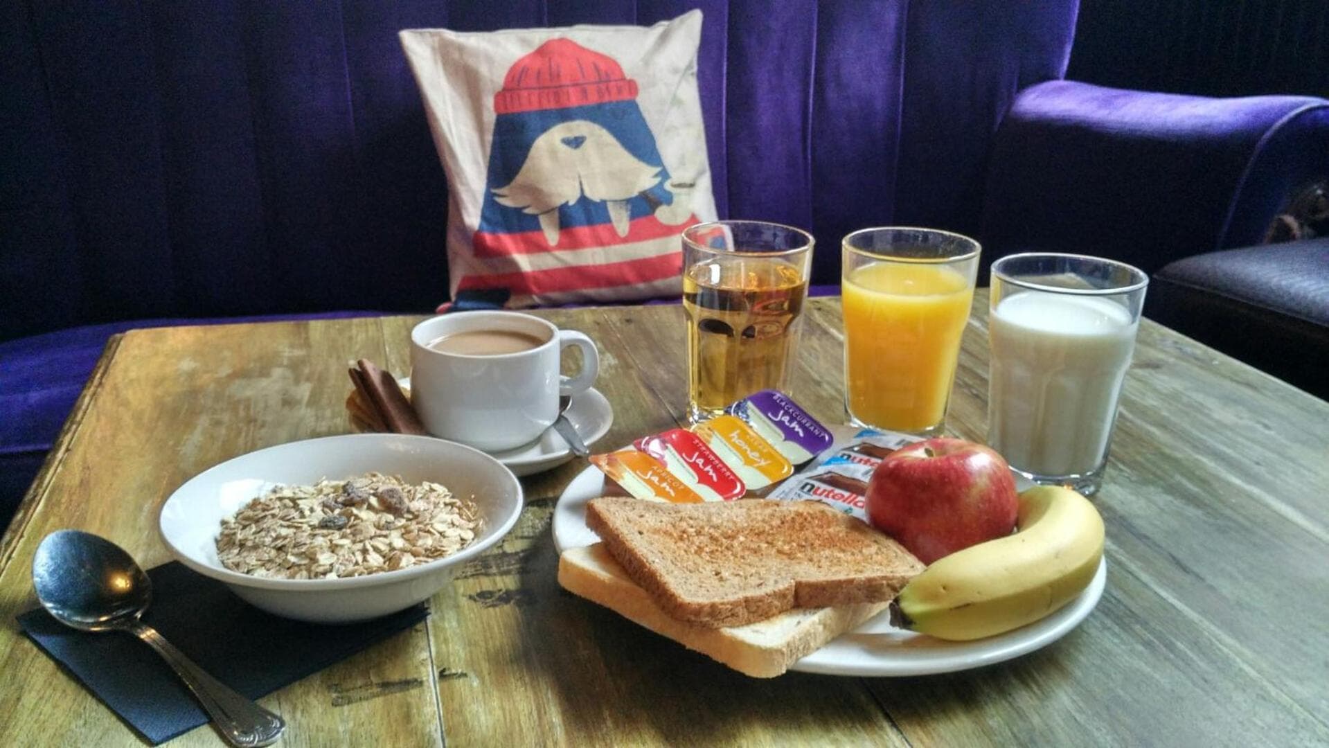 The Walrus Bar and Hostel