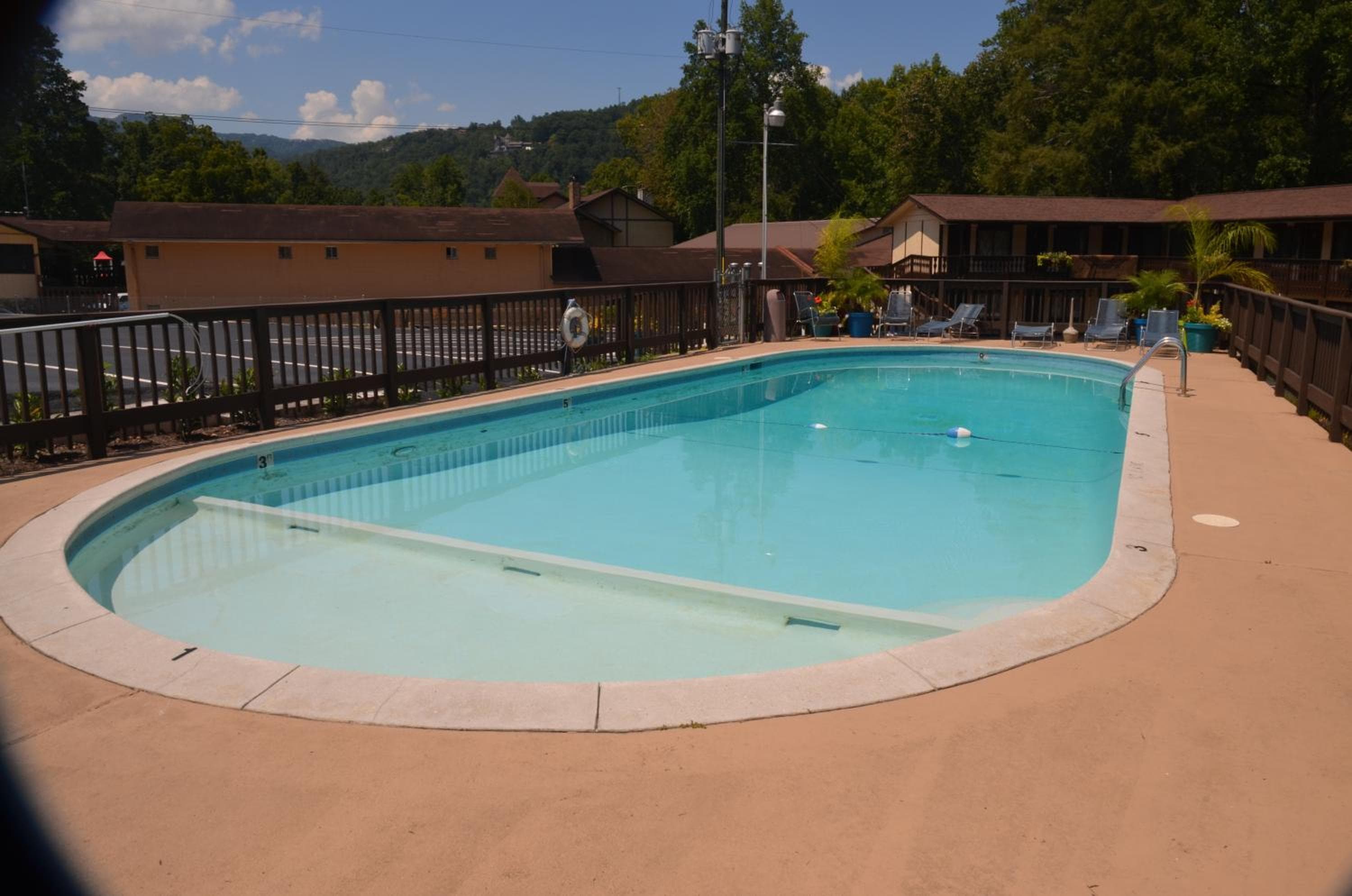 Brookside Lodge - Gatlinburg - On the River