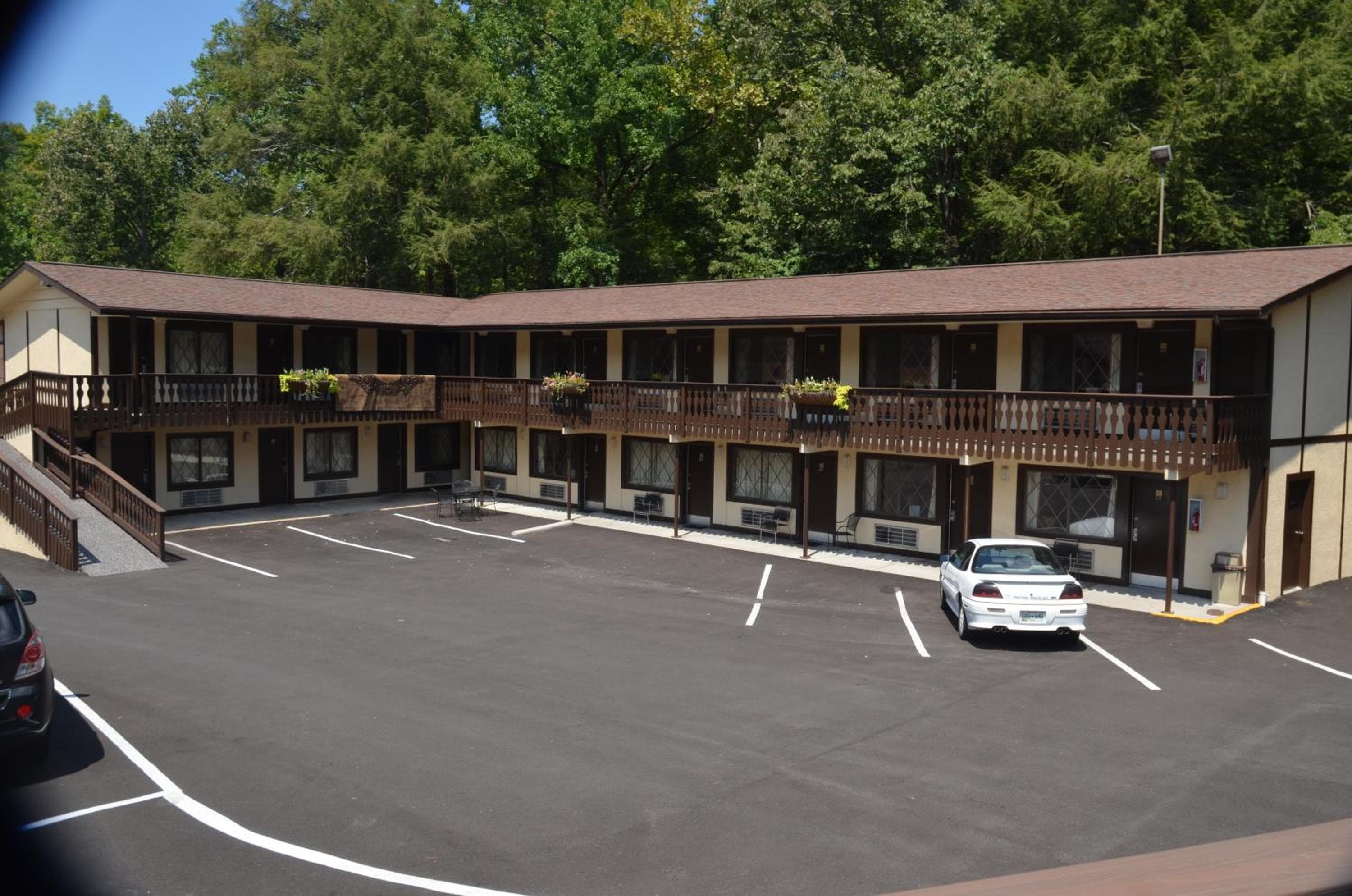 Brookside Lodge - Gatlinburg - On the River
