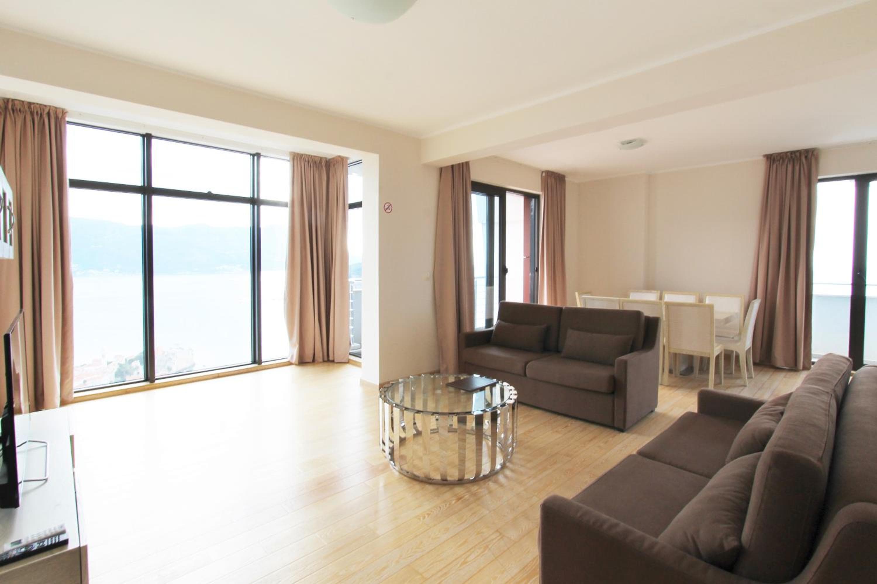 Apartments Aqua