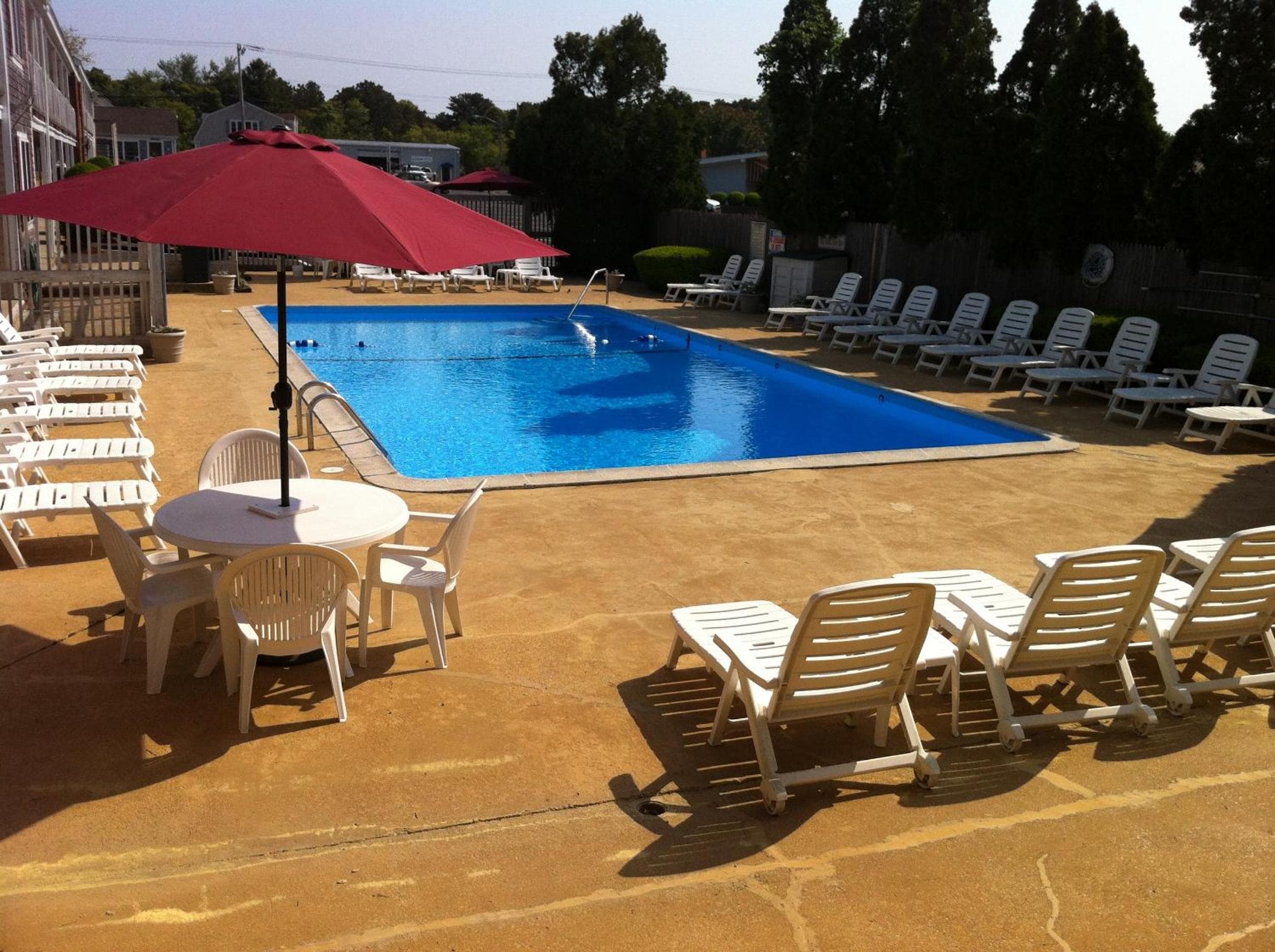 Holiday Hill Inn & Suites