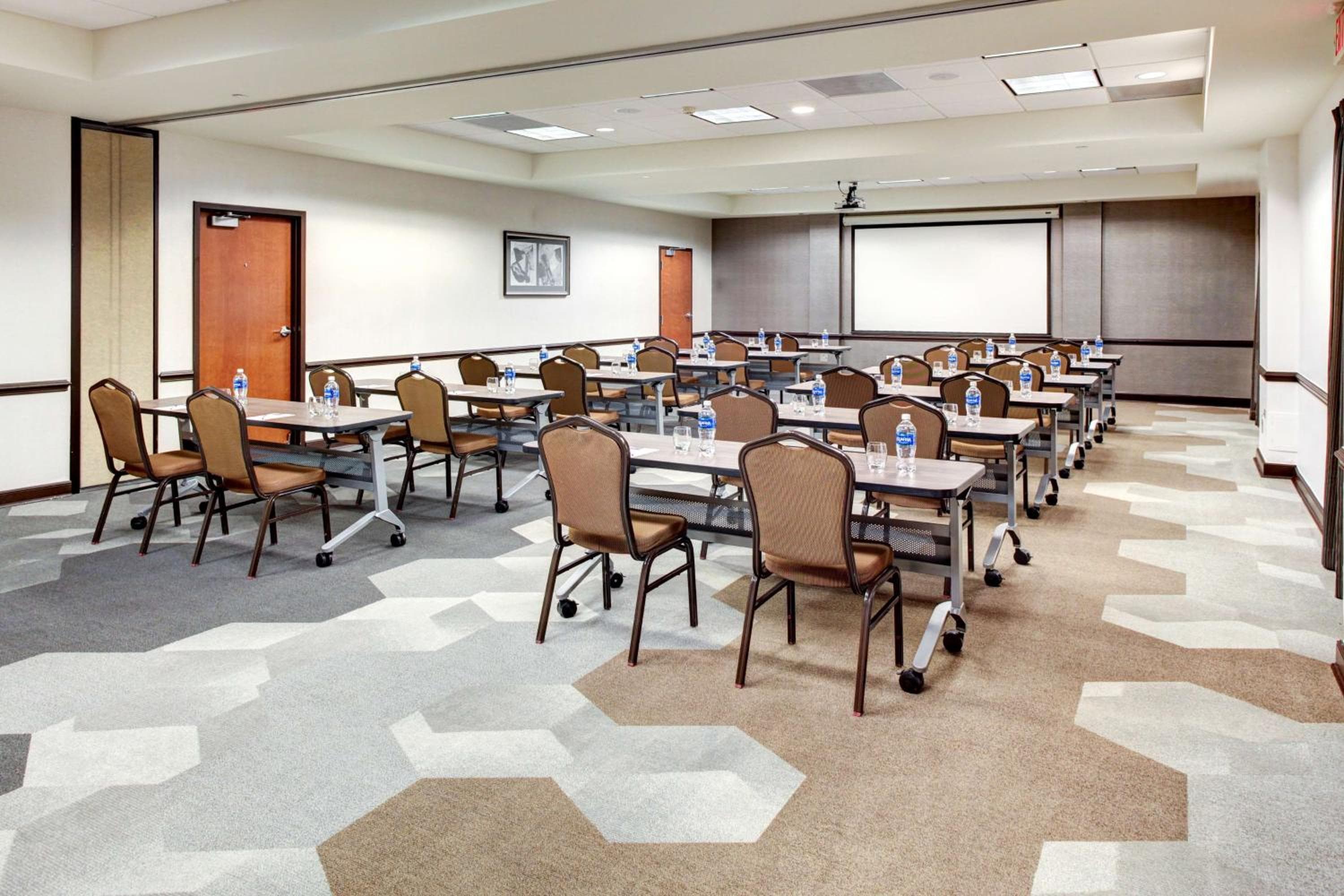 Hyatt Place Pittsburgh Airport - Robinson Mall