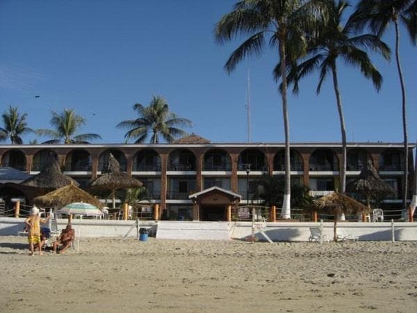 Costa Alegre Hotel & Suites