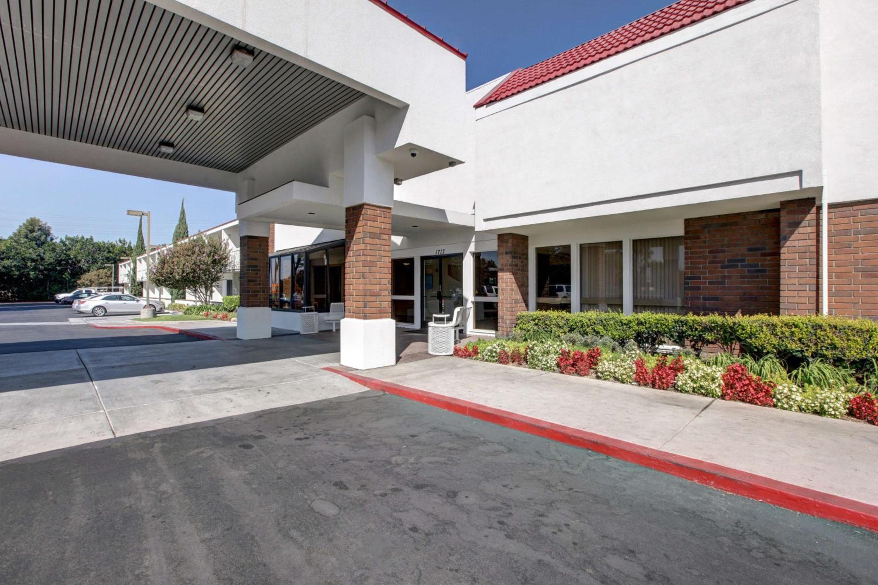Motel 6-Santa Ana, CA - Irvine - Orange County Airport