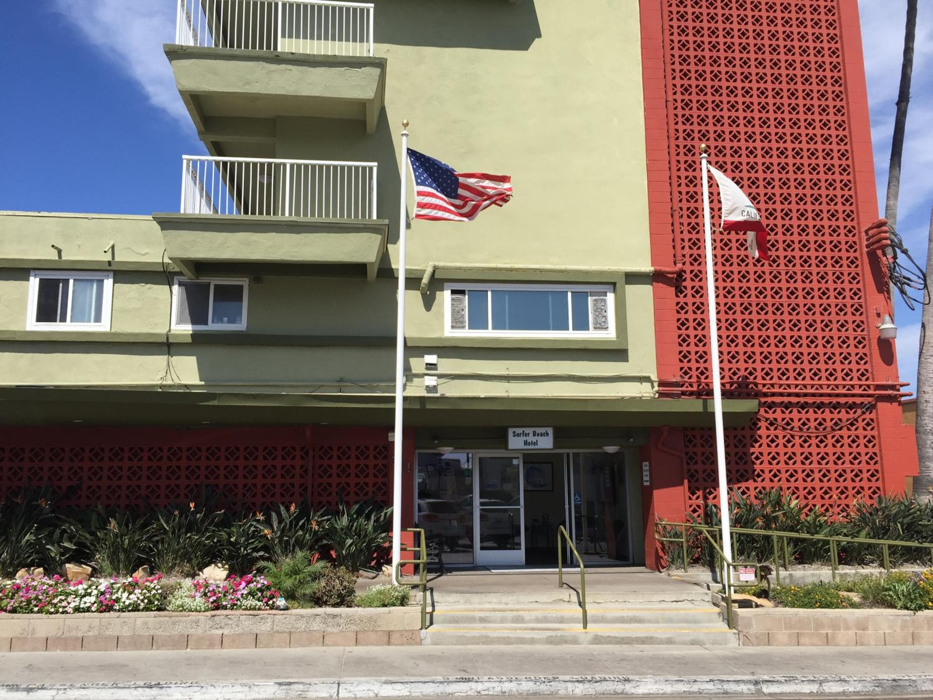 Surfer Beach Hotel