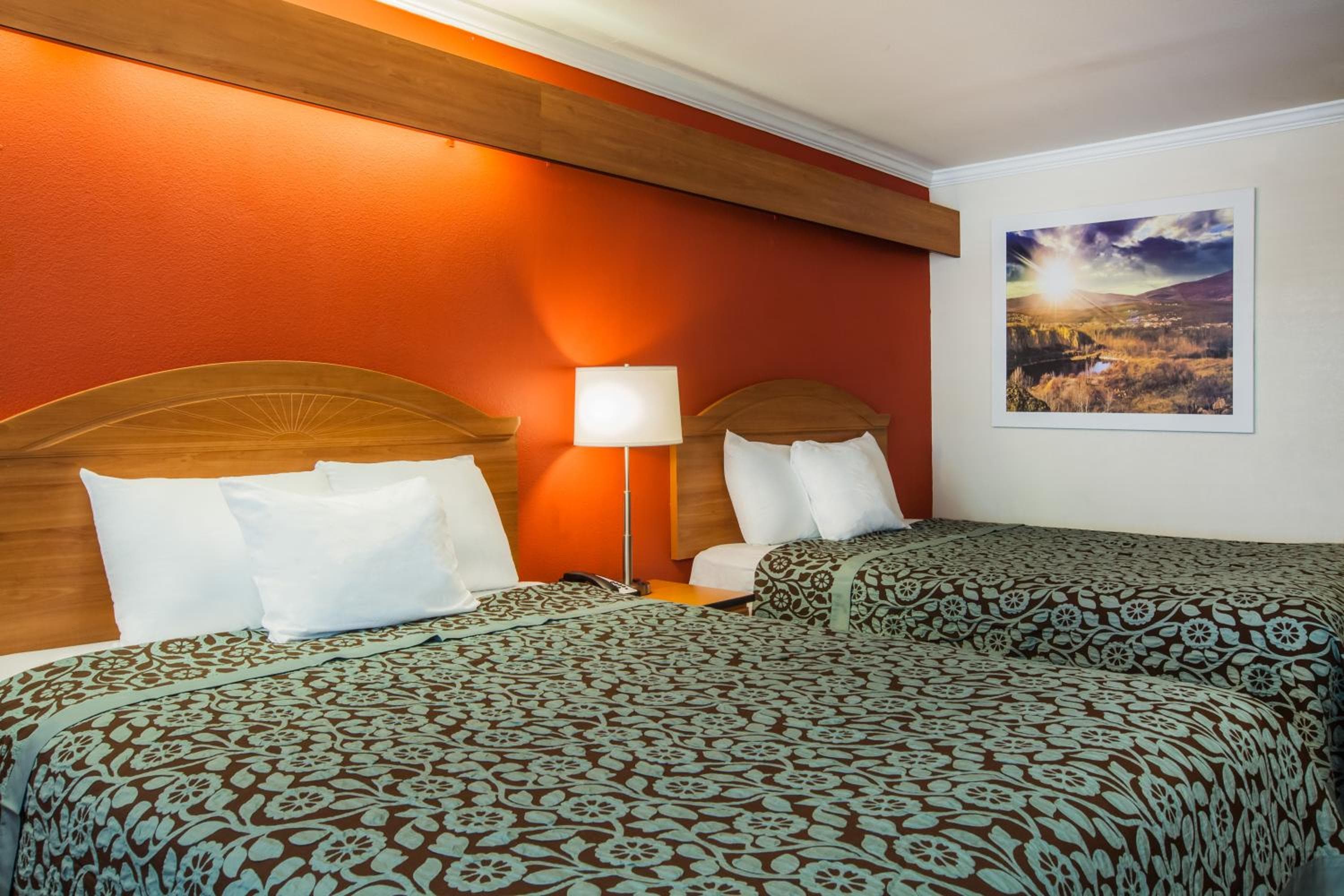 Days Inn & Suites by Wyndham Antioch