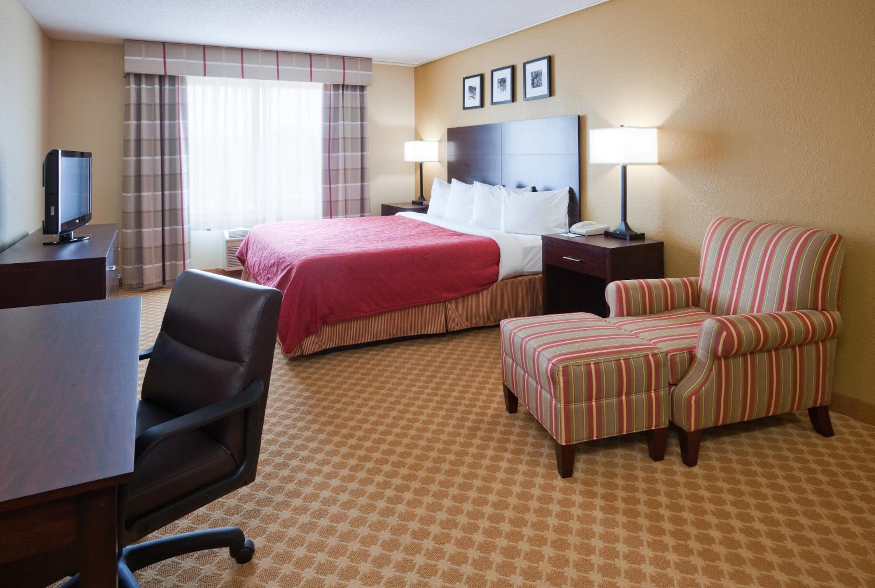 Country Inn & Suites by Radisson, Near The National Sports Center, Coon Rapids, MN