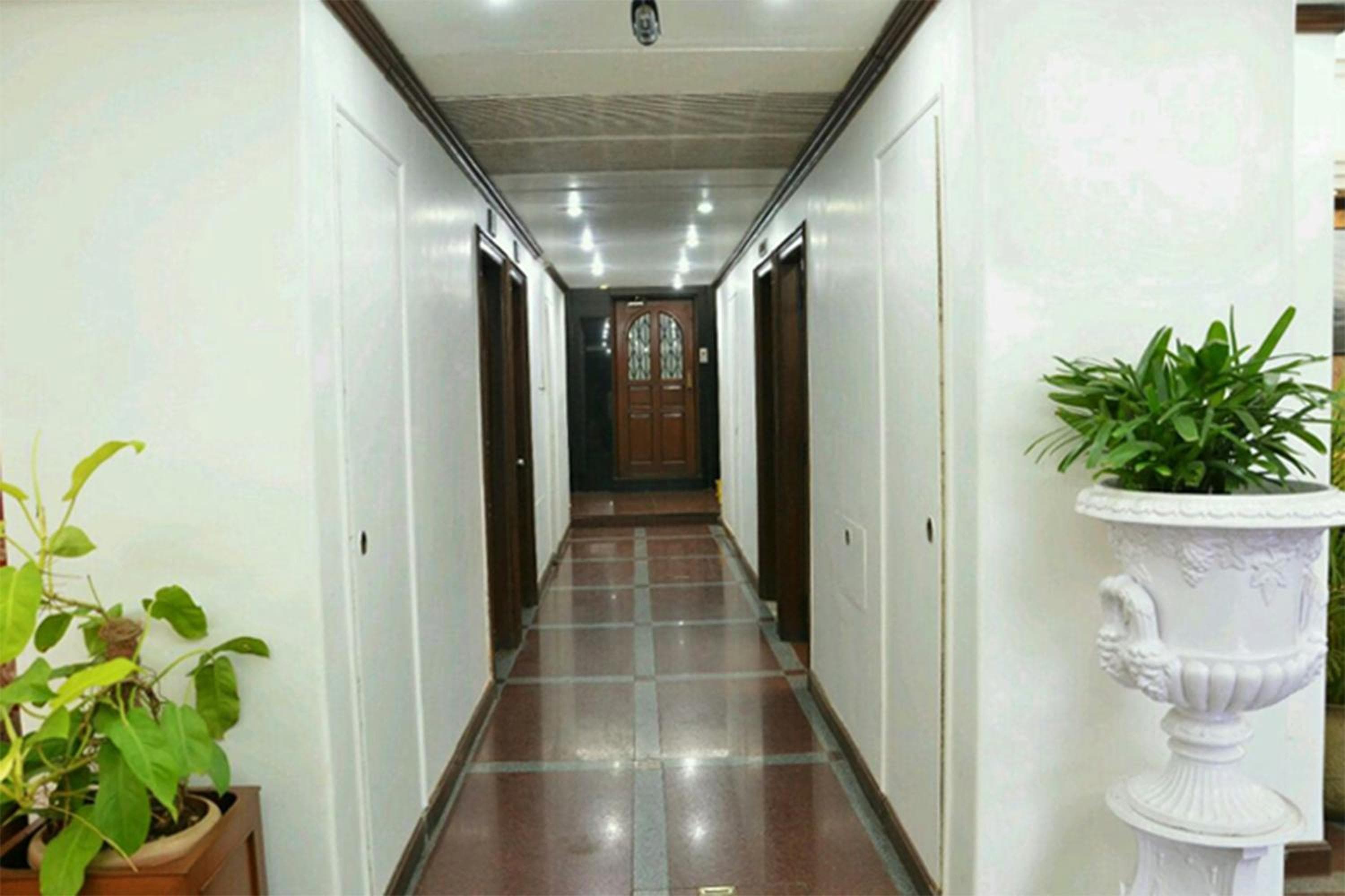 Hotel Mogul Palace - Near Masjid Bunder Mumbai