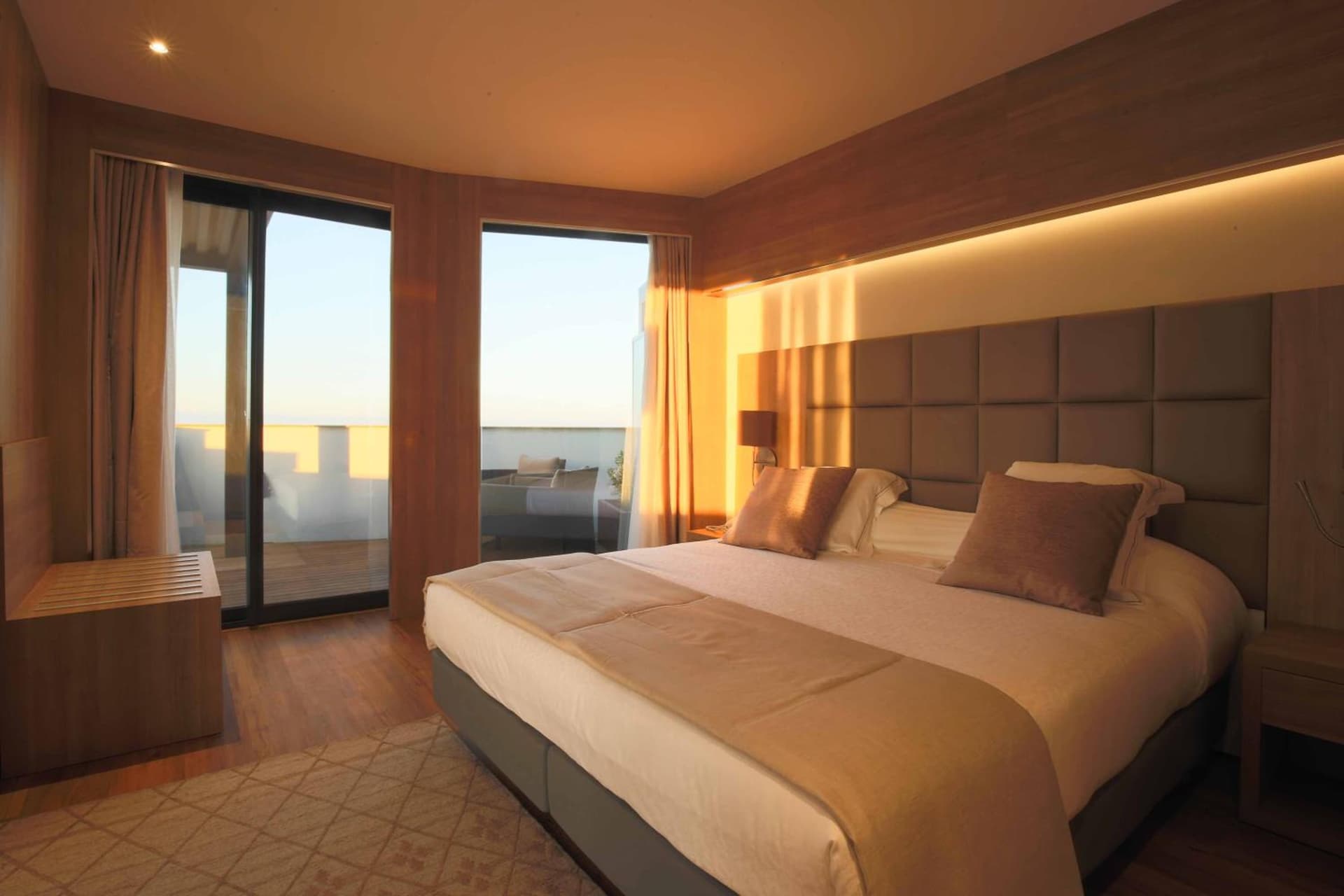 Lamaraz Hotels