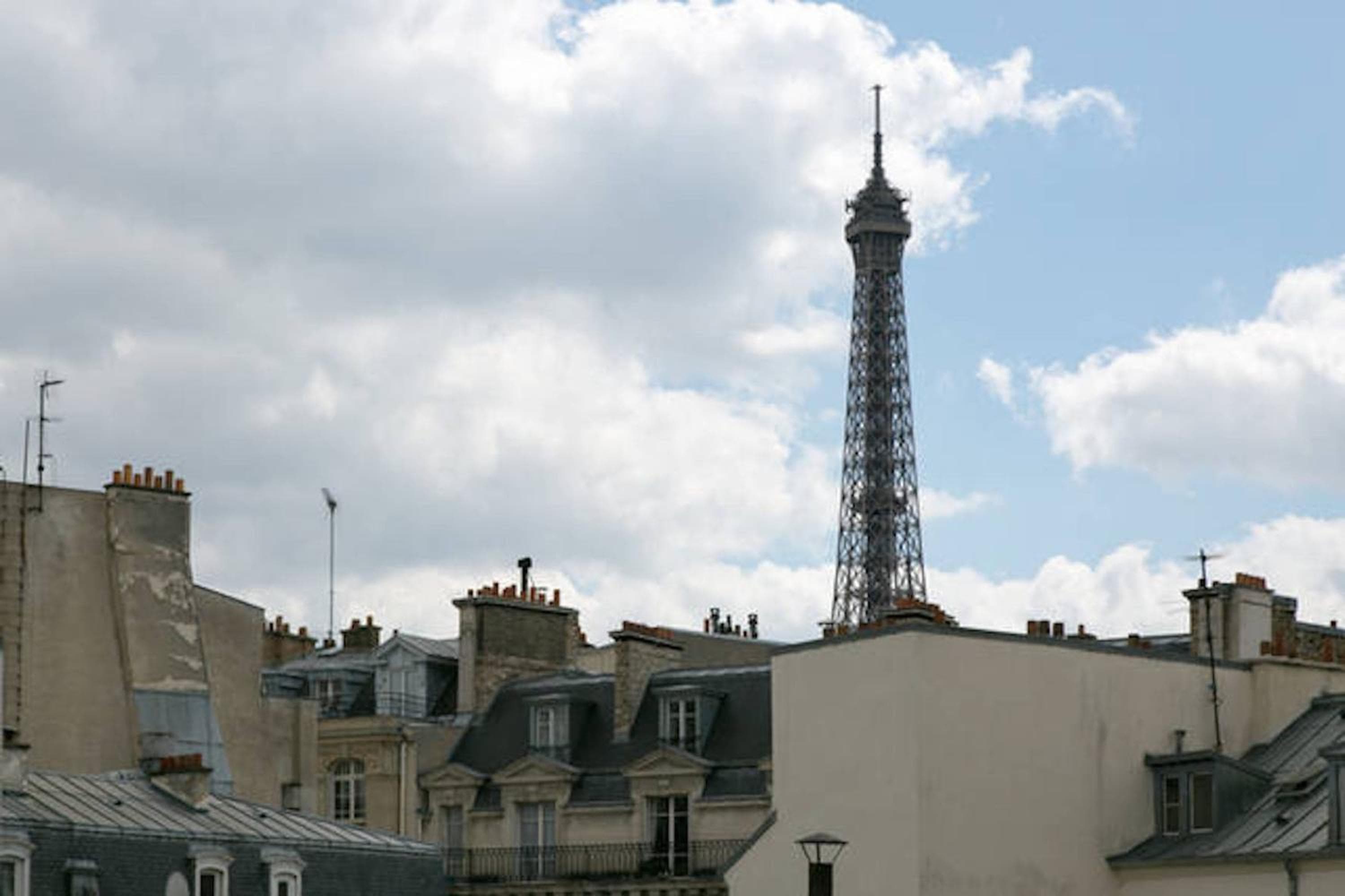 Longchamp Apartment