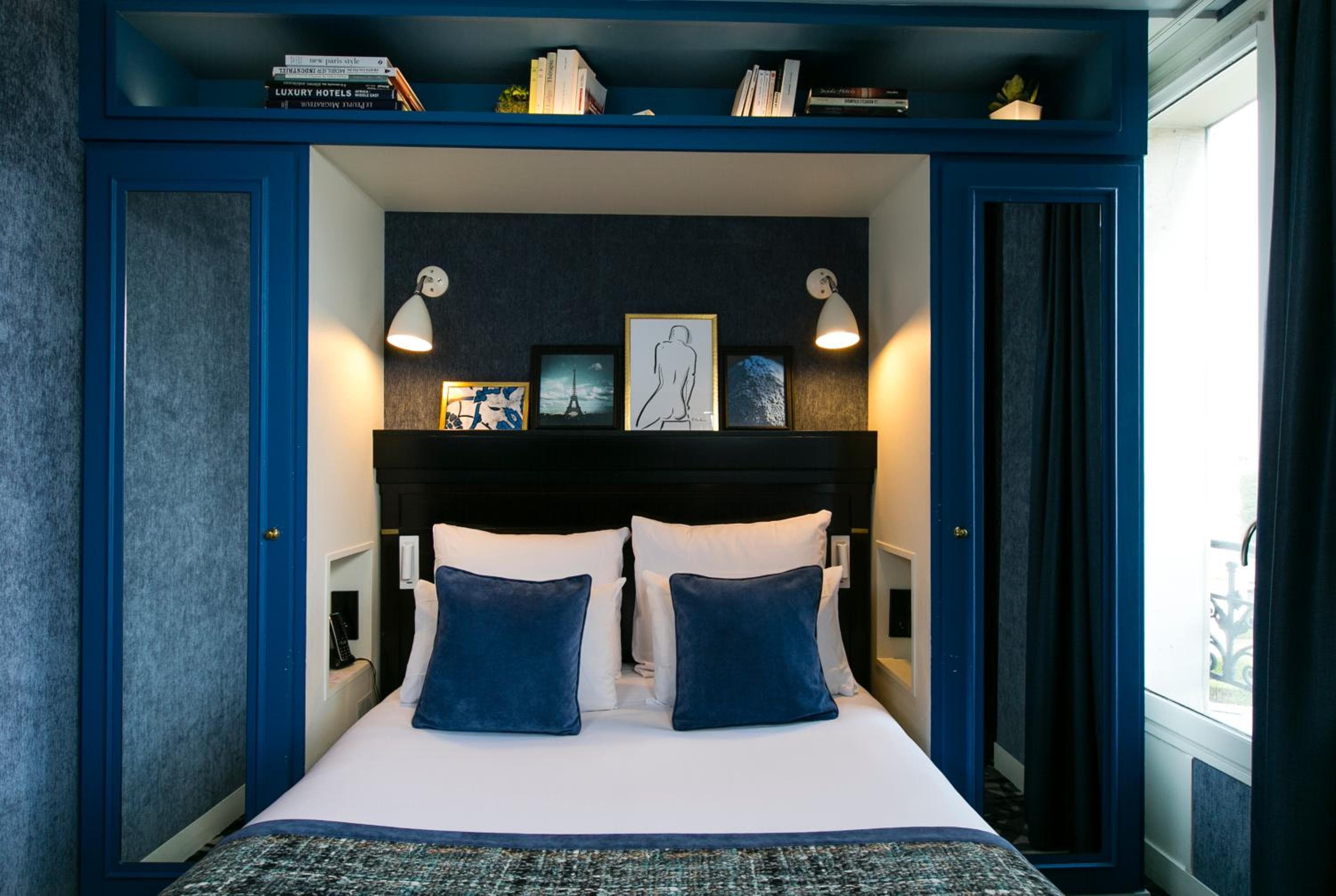 Hotel de Neuville Arc de Triomphe