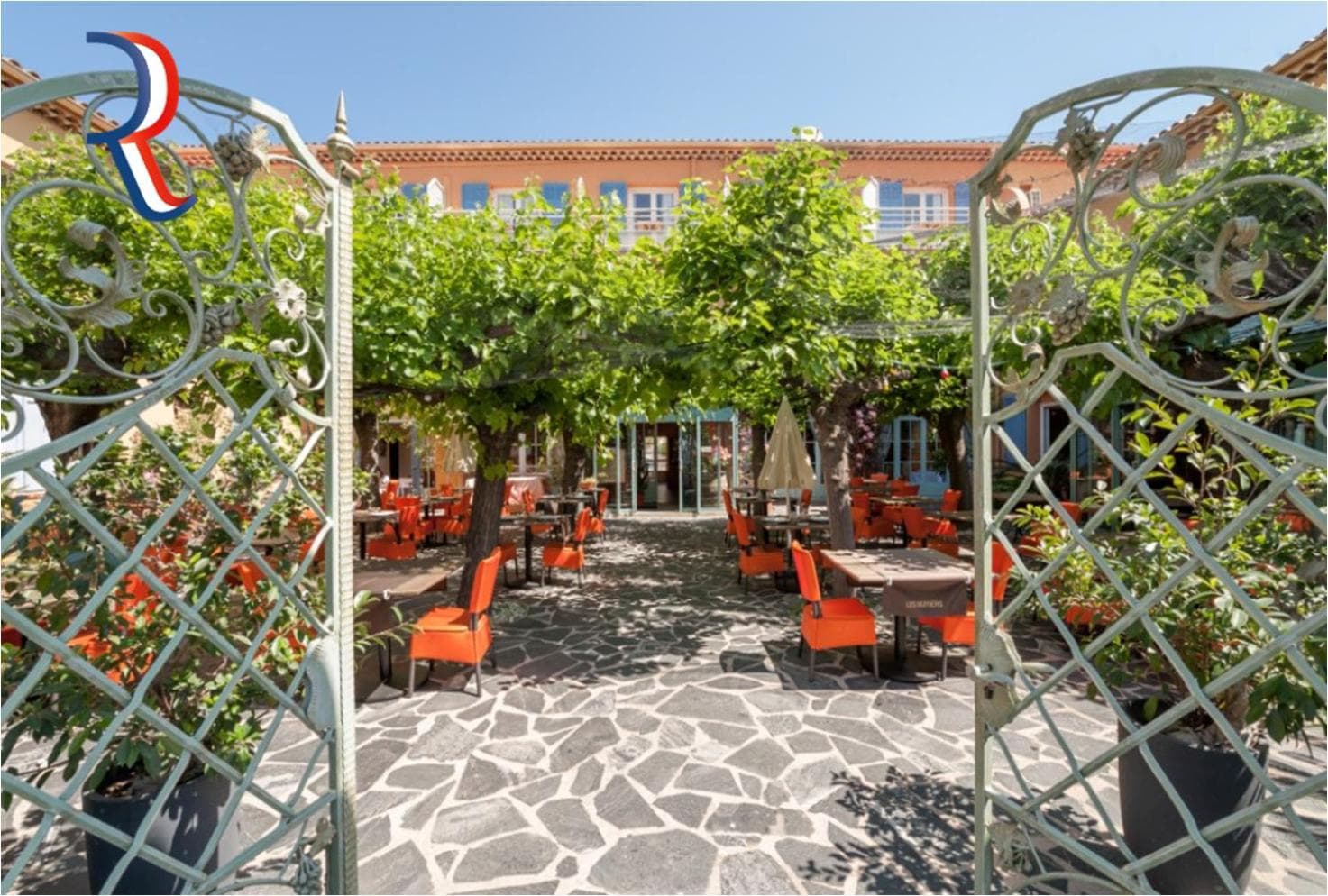 Logis Hôtel le Provencal Rest les Mûriers