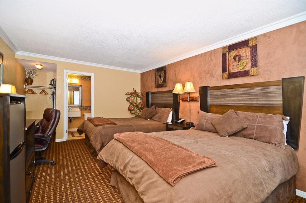 Santa Clarita Motel - Near six Flags Magic Mountain - Valencia