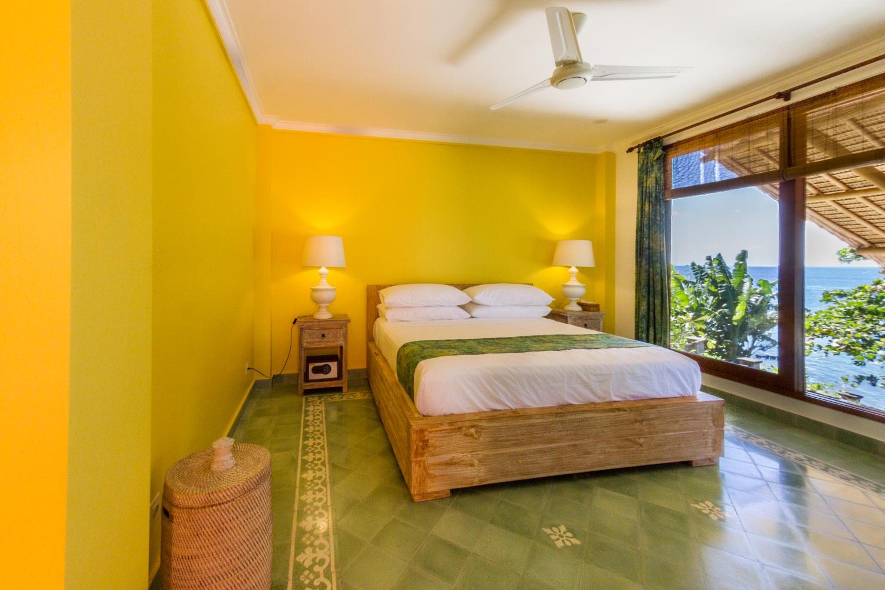 Aquamarine Beach Villas