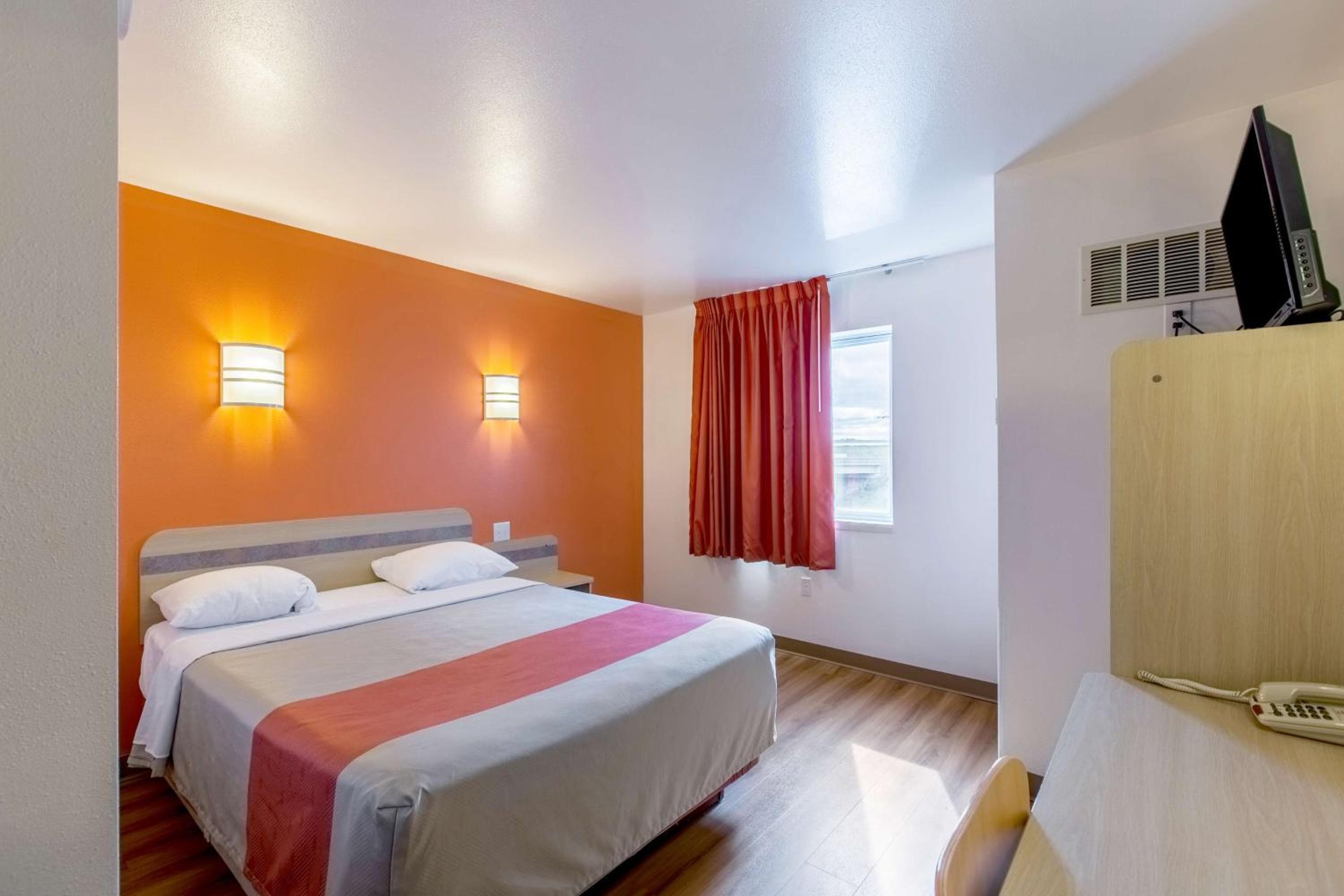 Motel 6-Baraboo, WI - Lake Delton-Wisconsin Dells