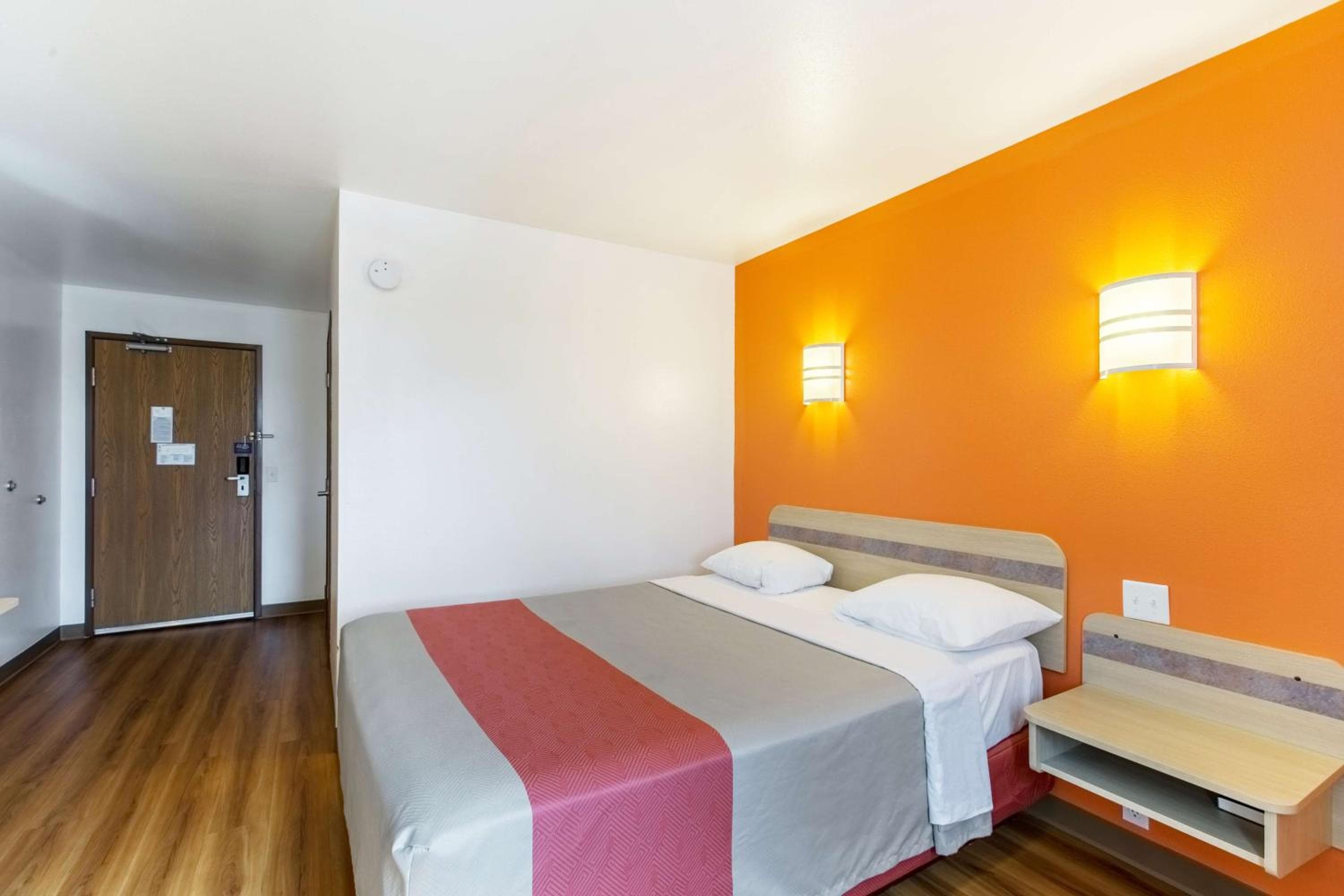 Motel 6-Baraboo, WI - Lake Delton-Wisconsin Dells