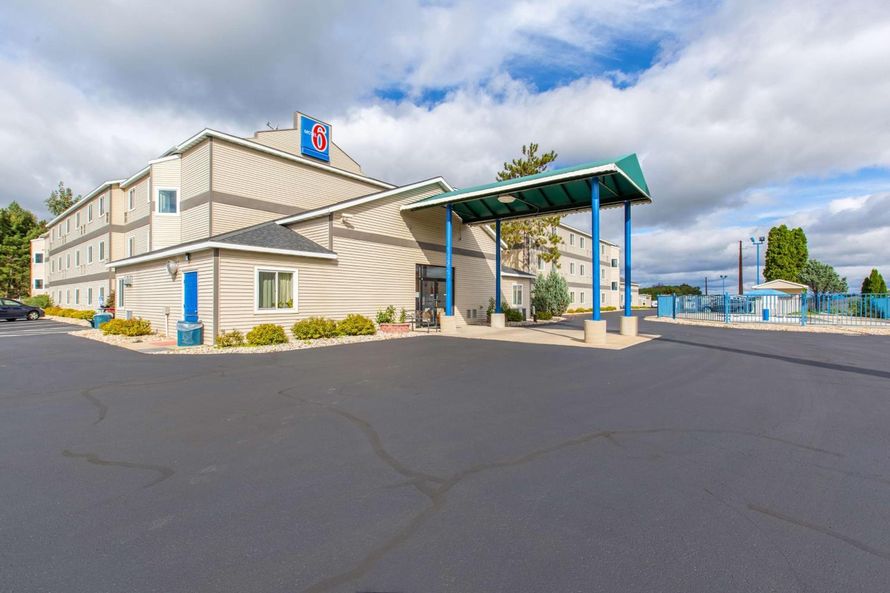 Motel 6-Baraboo, WI - Lake Delton-Wisconsin Dells