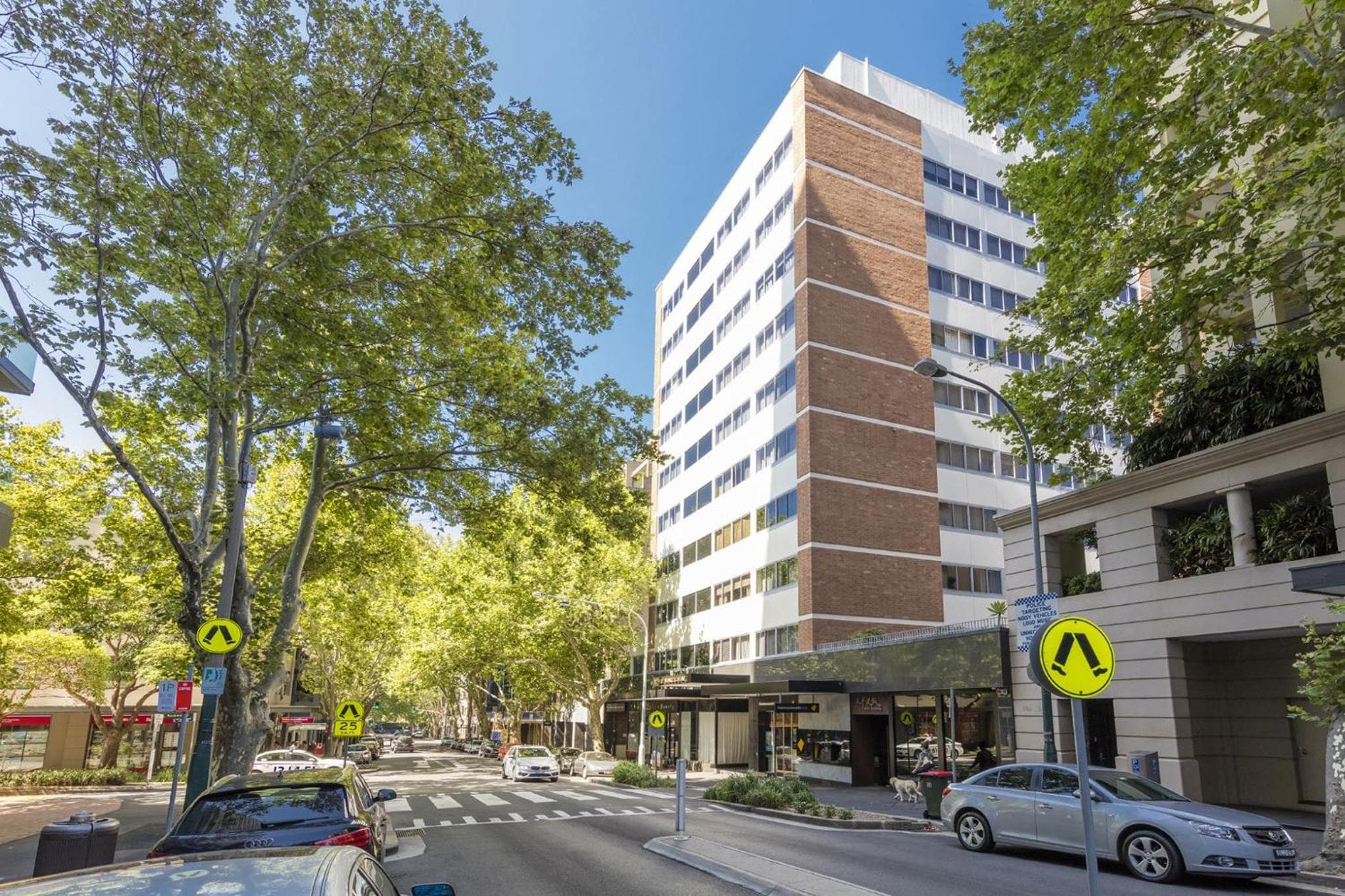 Macleay Hotel