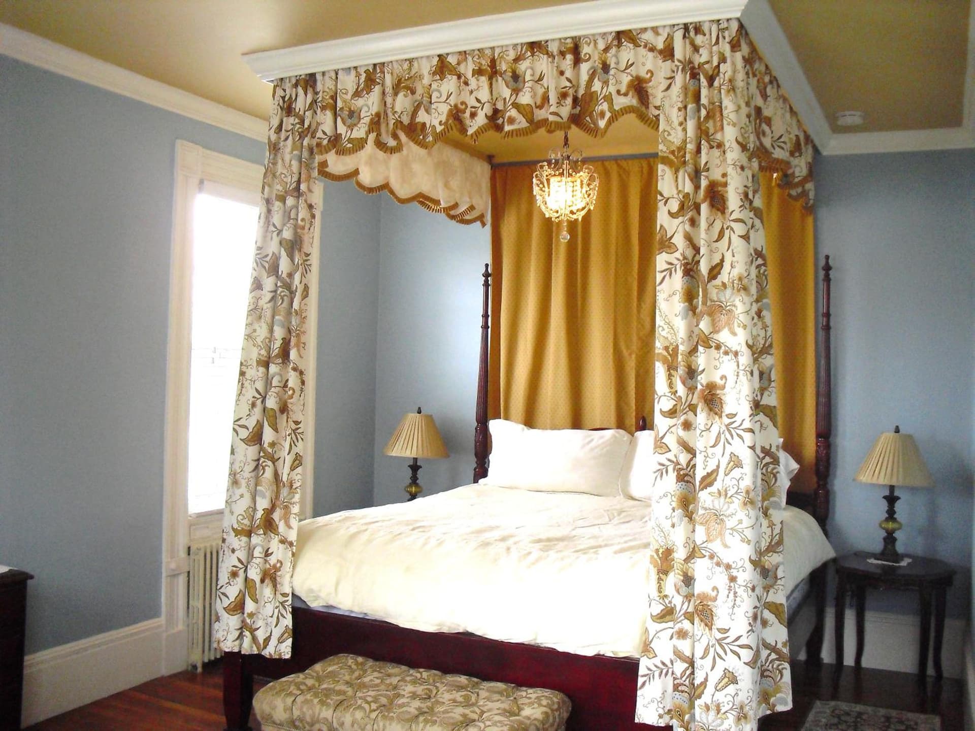 Bellevue Manor