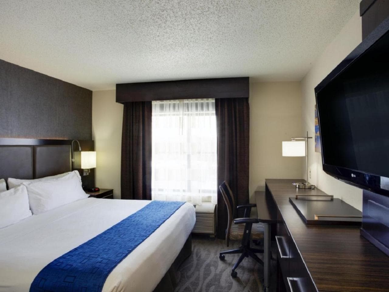 Holiday Inn Express Hotel & Suites Meadowlands Area by IHG