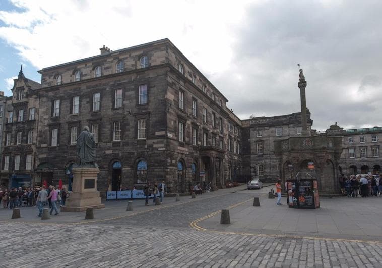 Parliament Sq (apt 3) Royal Mile