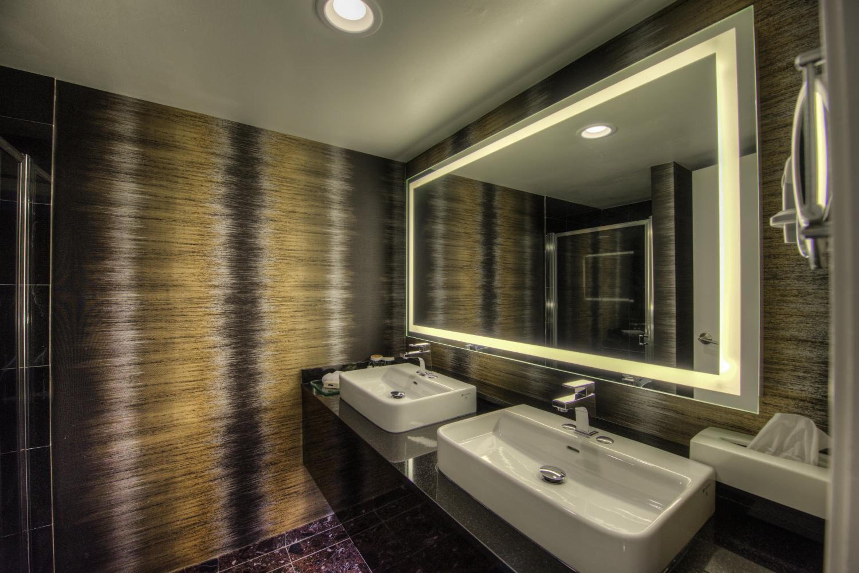 Executive Suites Hotel & Conference Center, Metro Vancouver