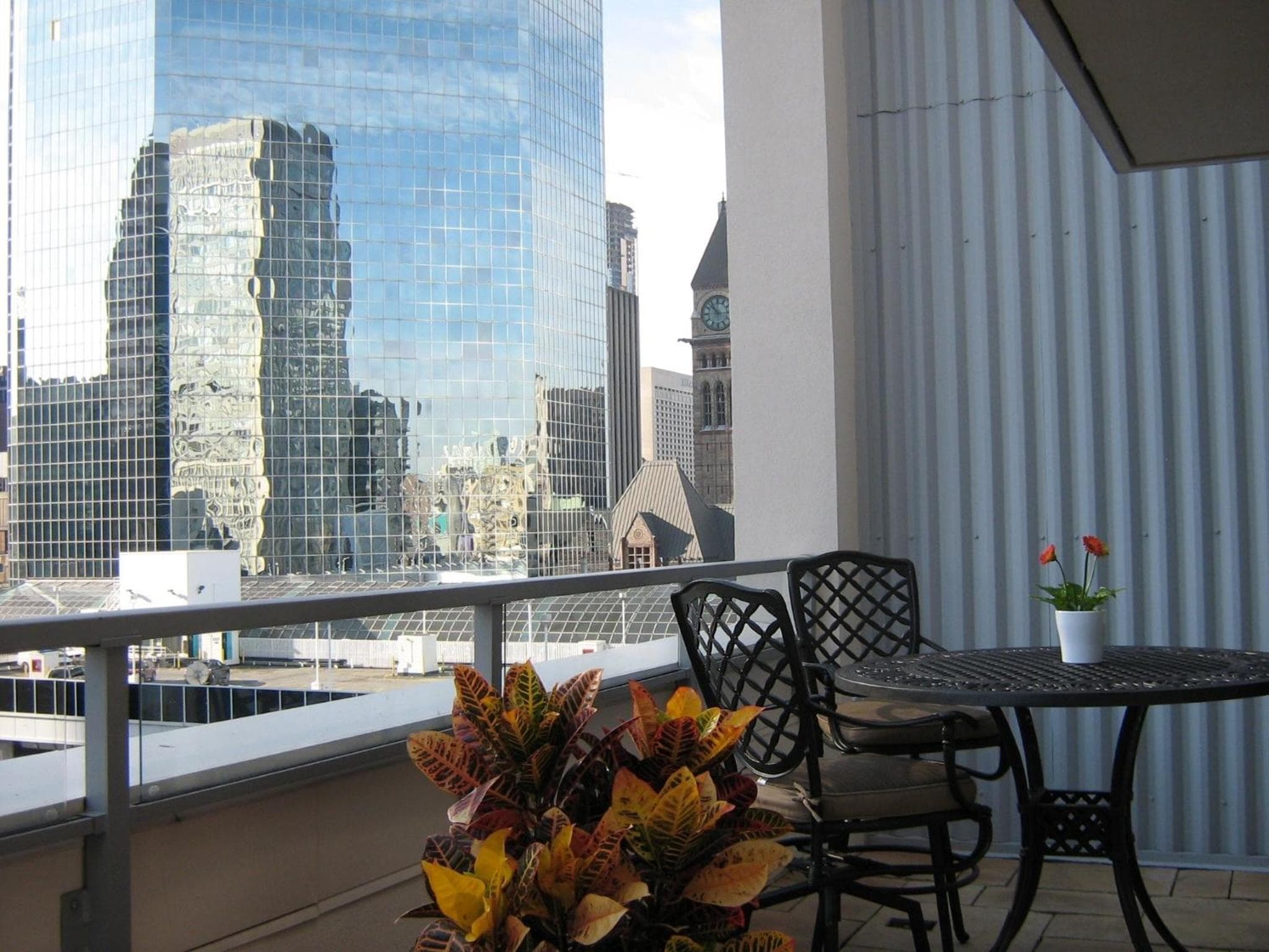 Yonge Suites Apart Hotel