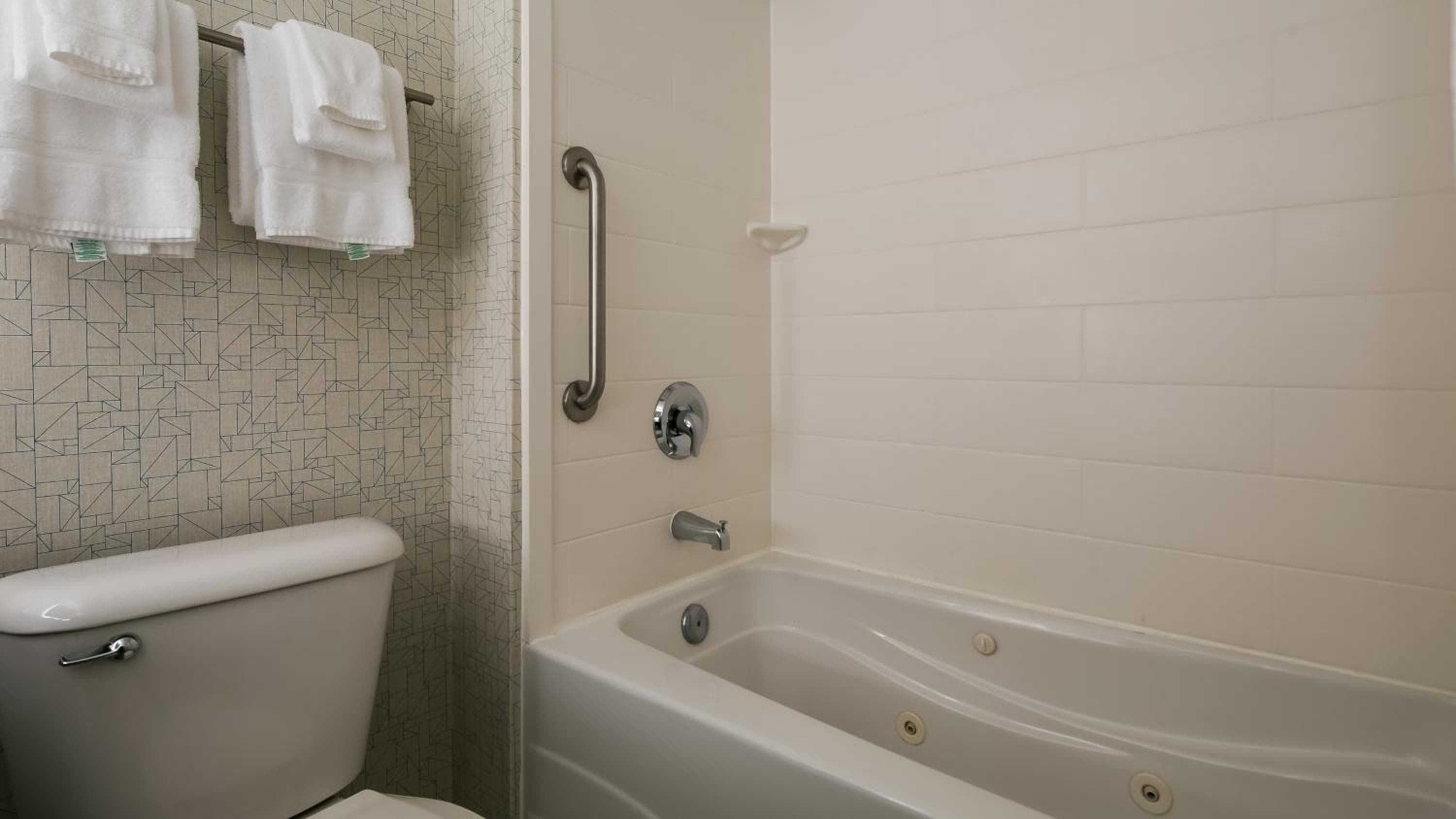 Holiday Inn Express Hotel & Suites Everett by IHG