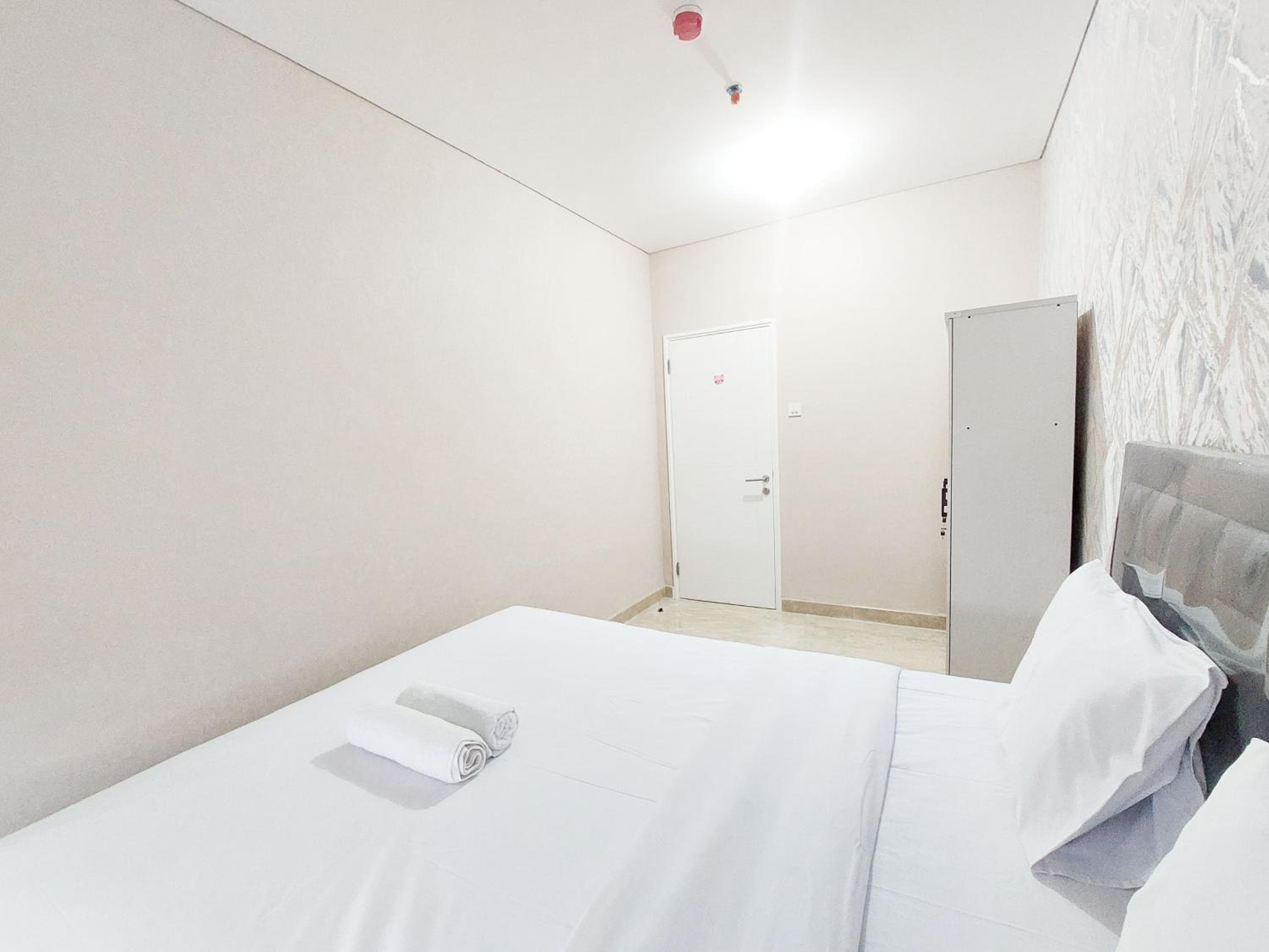Comfort Stay 1BR at Podomoro City Deli Medan Apartment By Travelio
