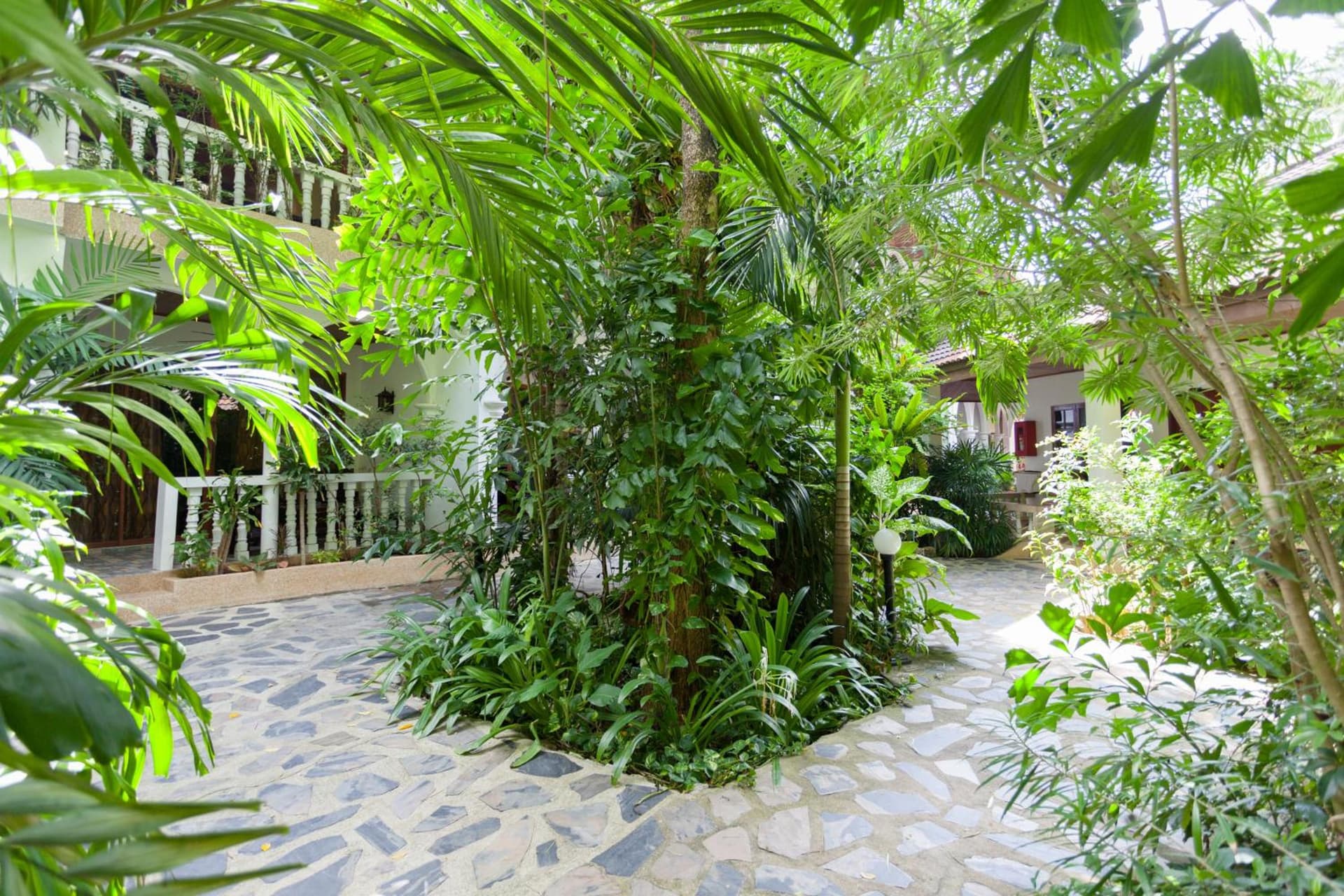 Tropica Bungalow Beach Hotel