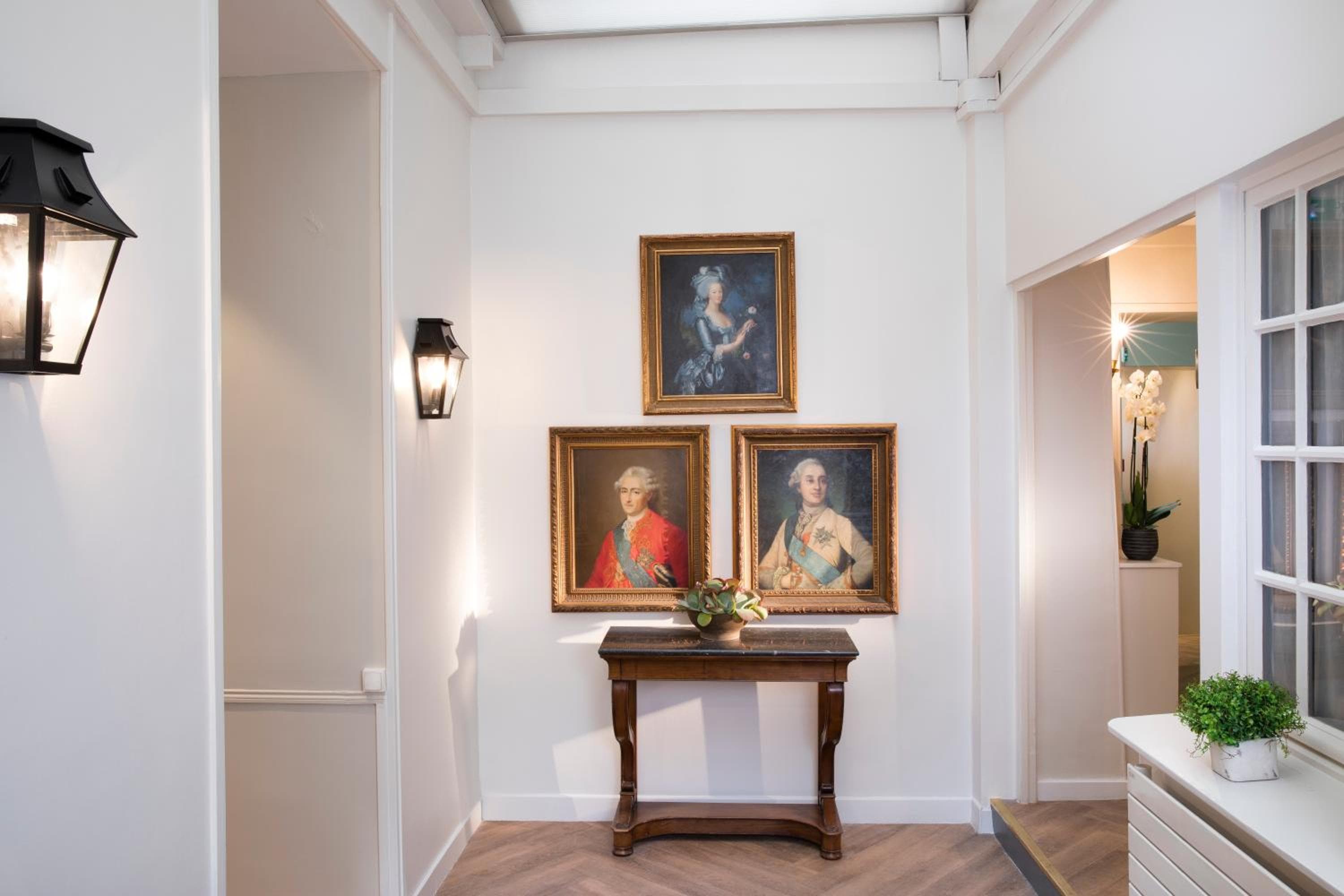 A l'Hôtel Des Roys